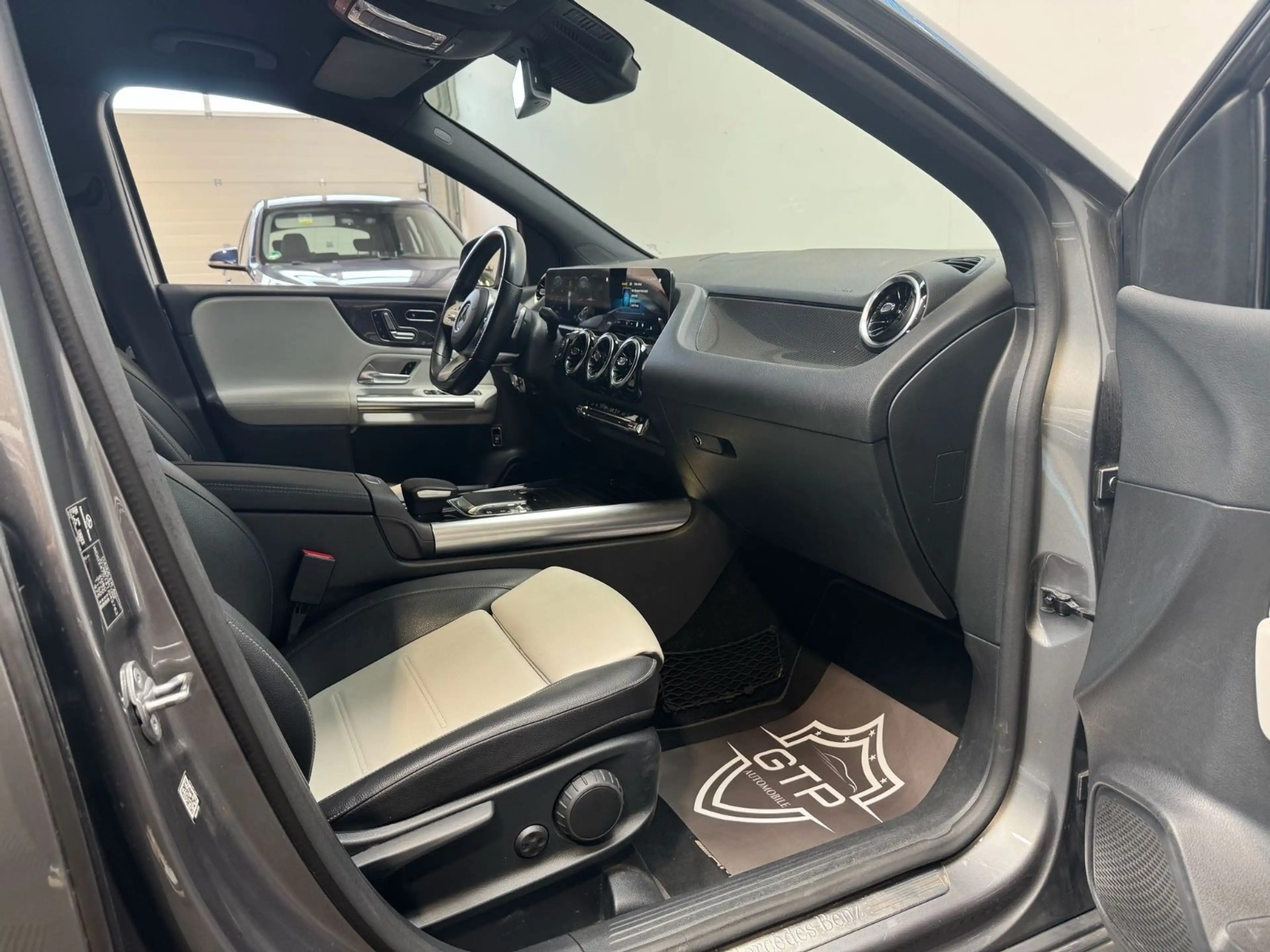 Mercedes-Benz B 220 d *AMG*360°Kam*AHK*Memory* — photo 11