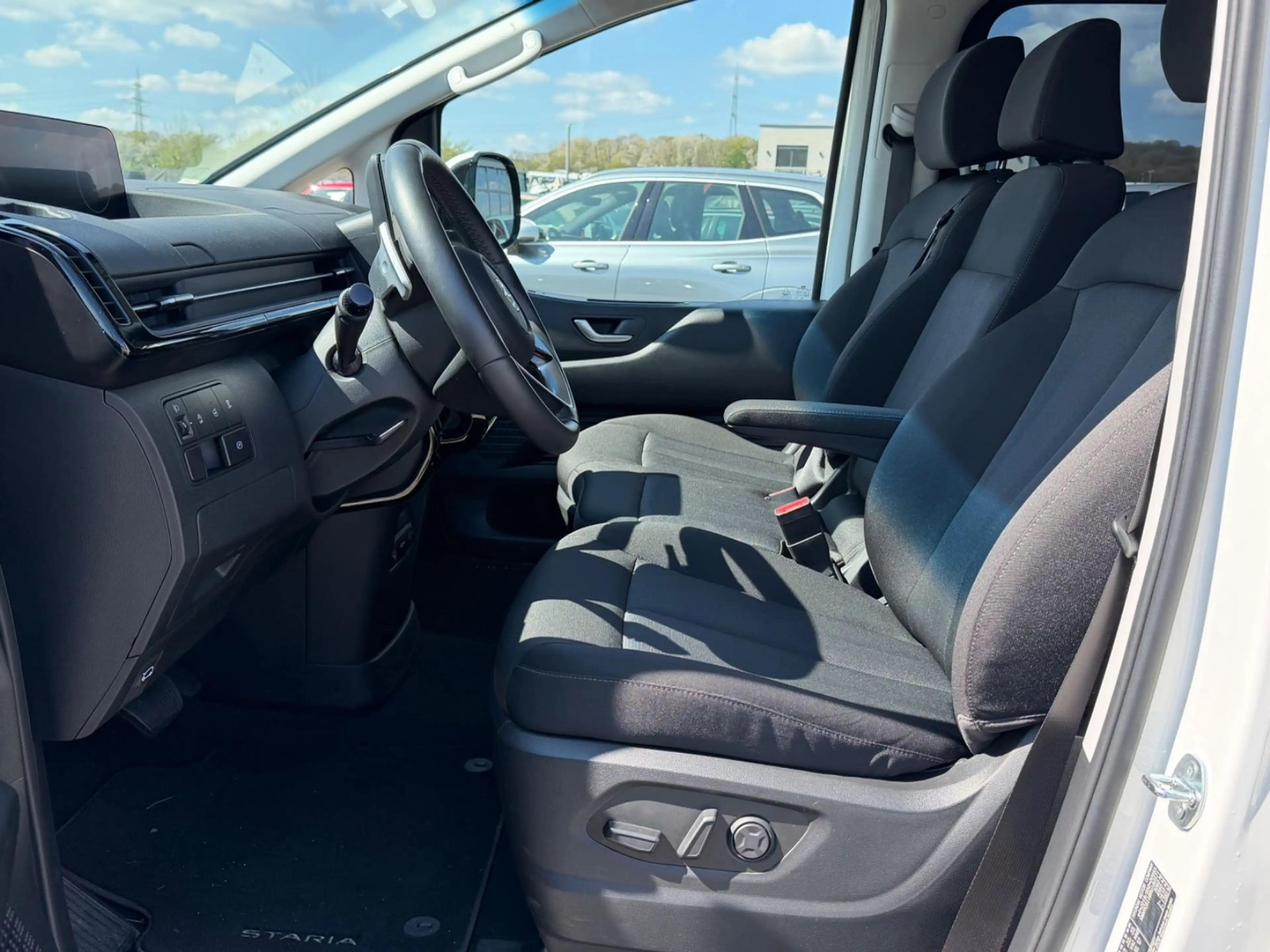Hyundai STARIA Trend 2WD Aut/Navi/360Kam/9 Sitzer — photo 12