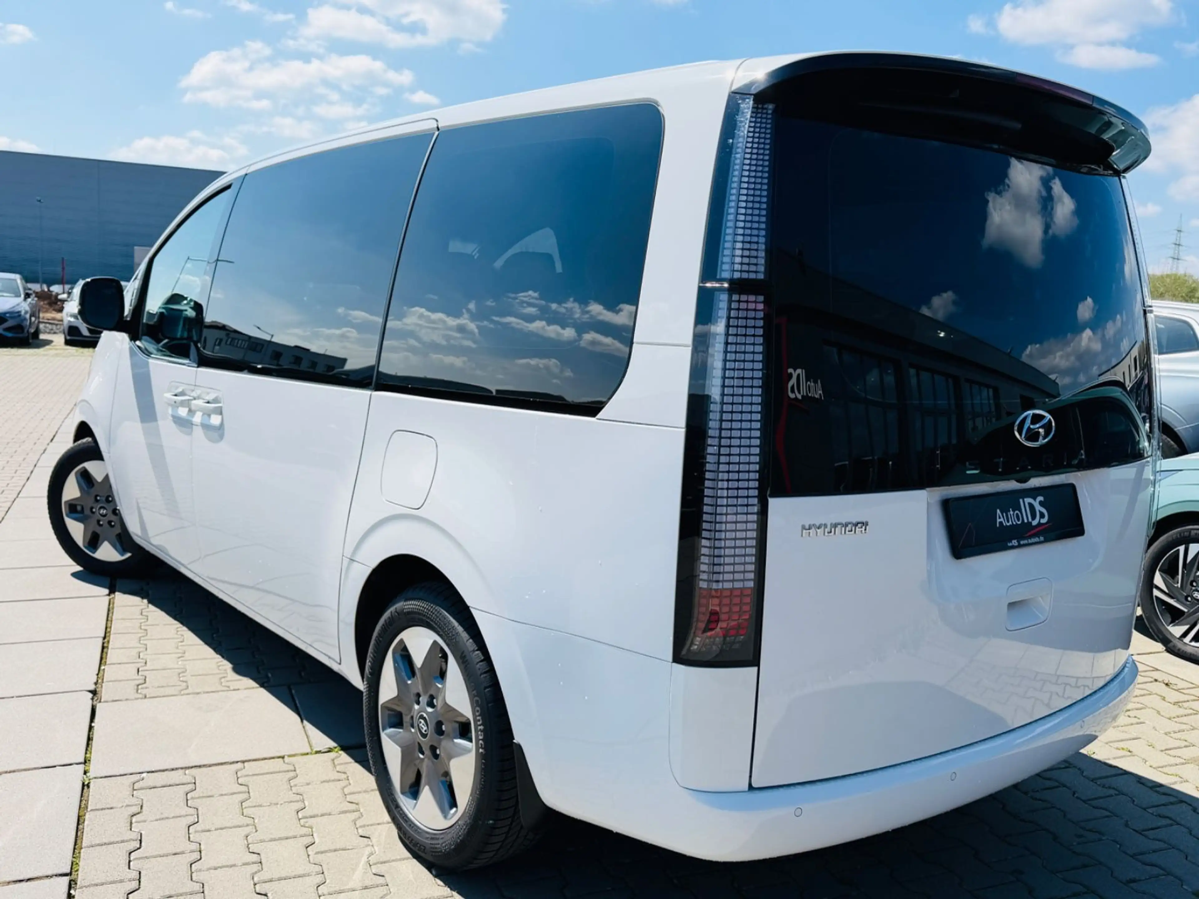 Hyundai STARIA Trend 2WD Aut/Navi/360Kam/9 Sitzer — photo 6