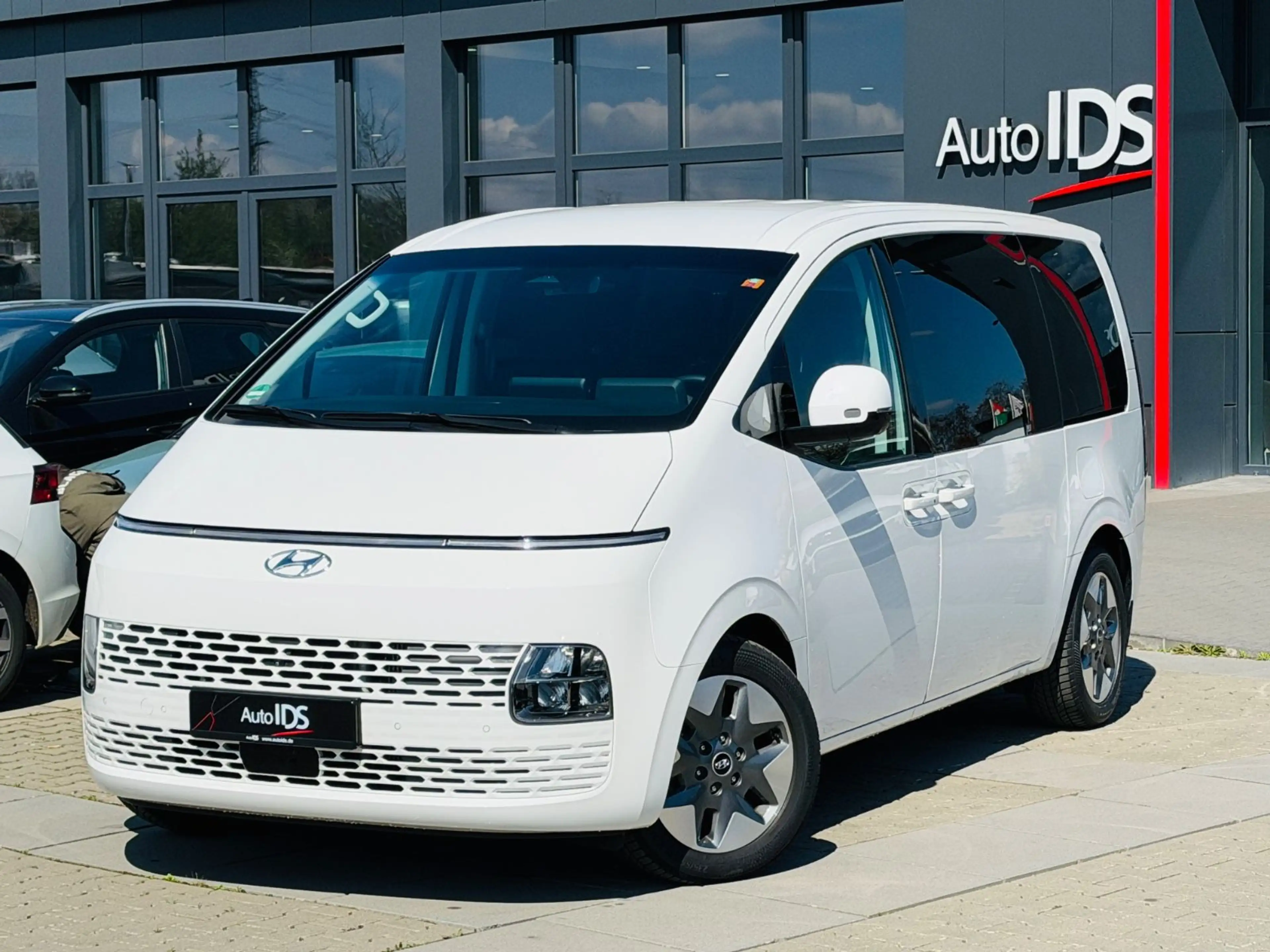 Hyundai STARIA Trend 2WD Aut/Navi/360Kam/9 Sitzer — photo 8