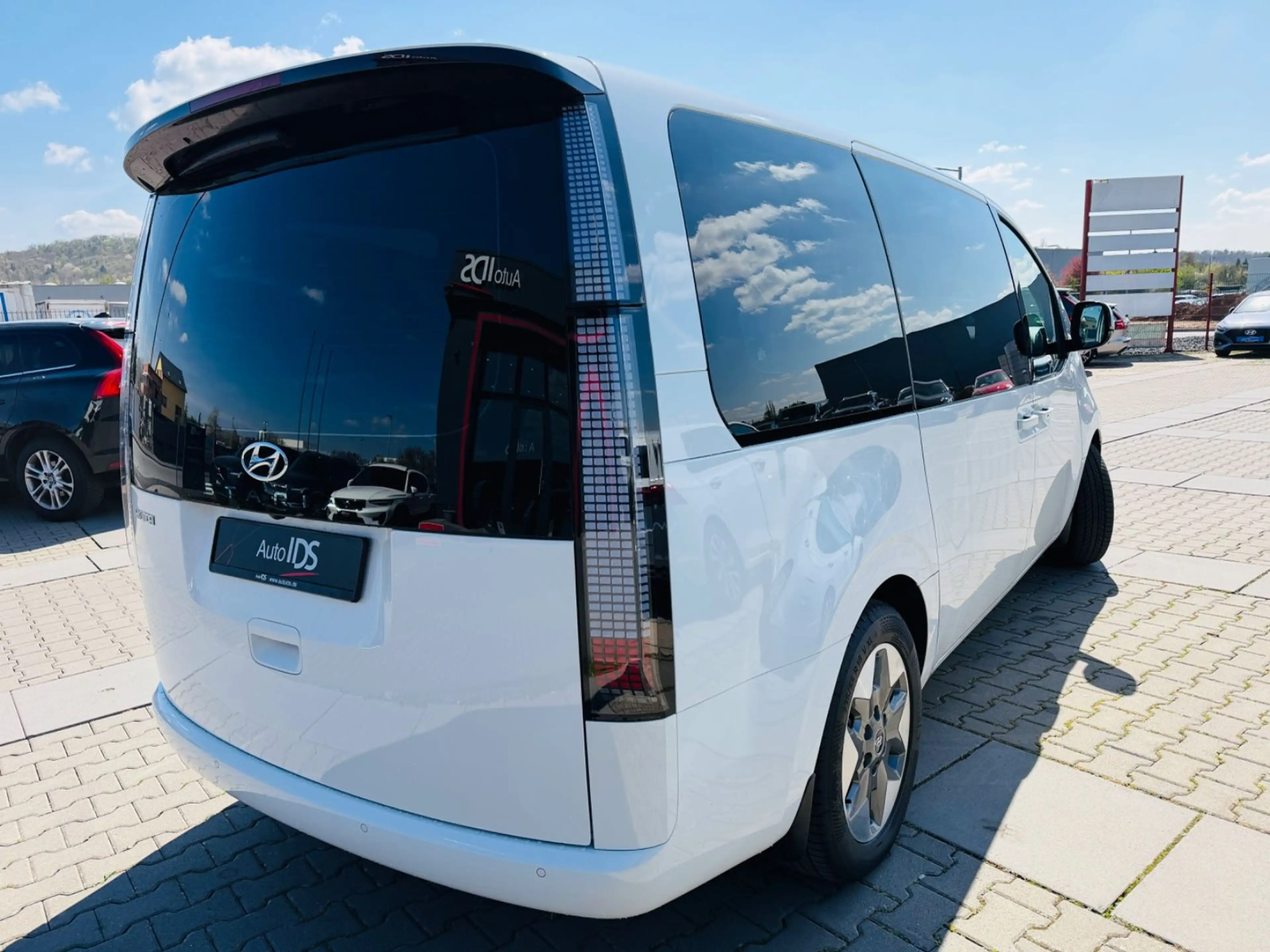 Hyundai STARIA Trend 2WD Aut/Navi/360Kam/9 Sitzer — photo 4