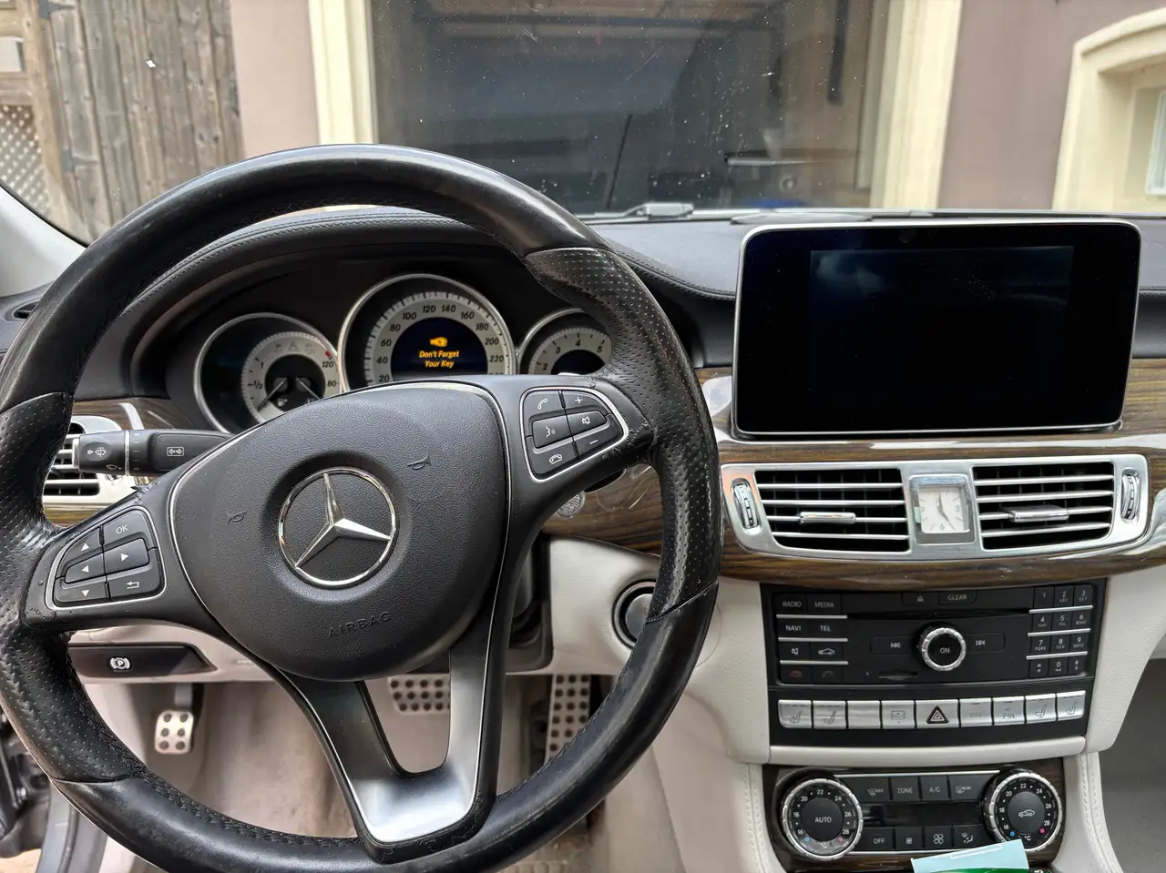 Mercedes-Benz CLS снимка Mercedes-Benz CLS