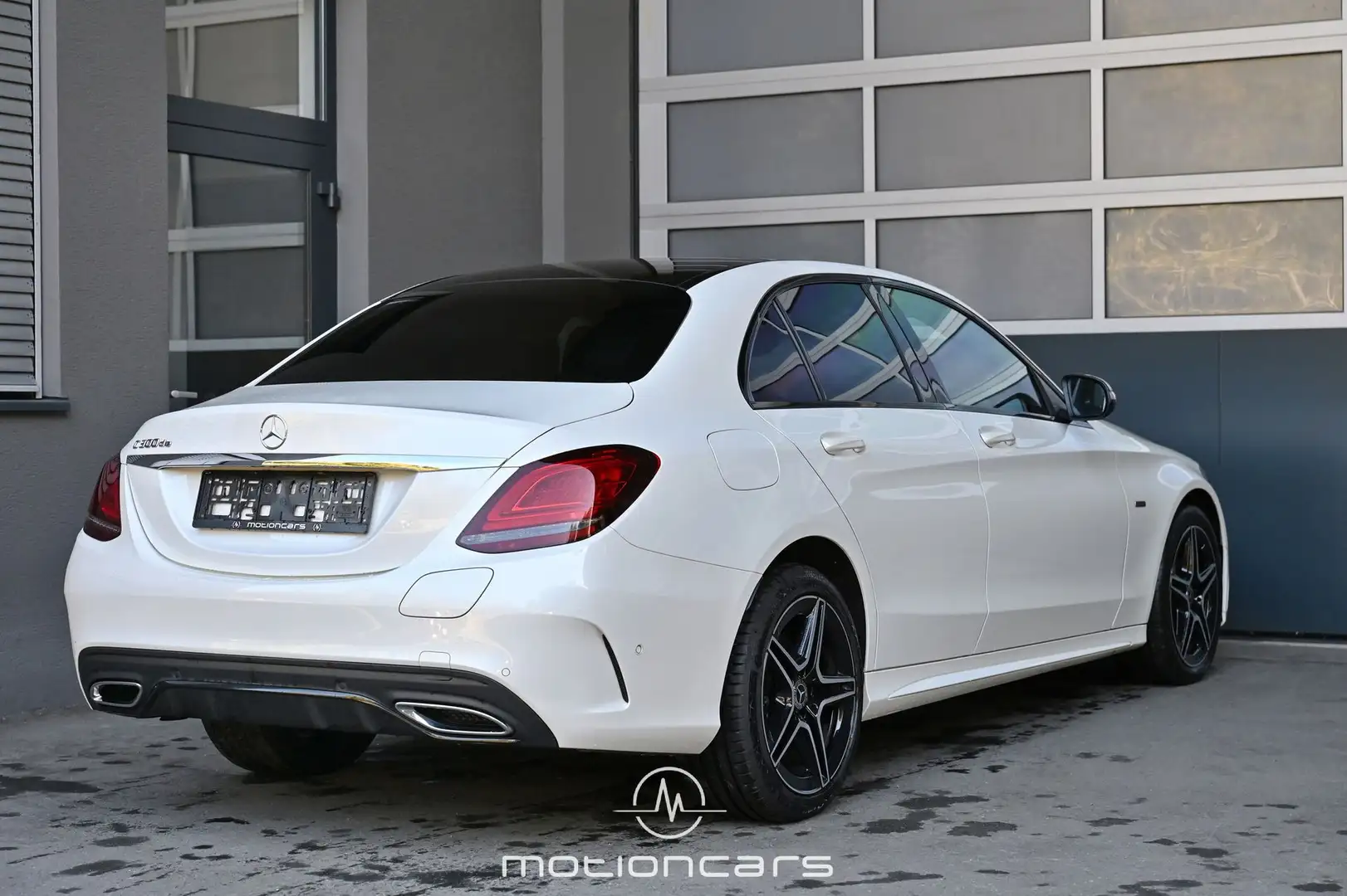 Mercedes-Benz C 300 C-Klasse C 300 de AMG Line Weiß - 2