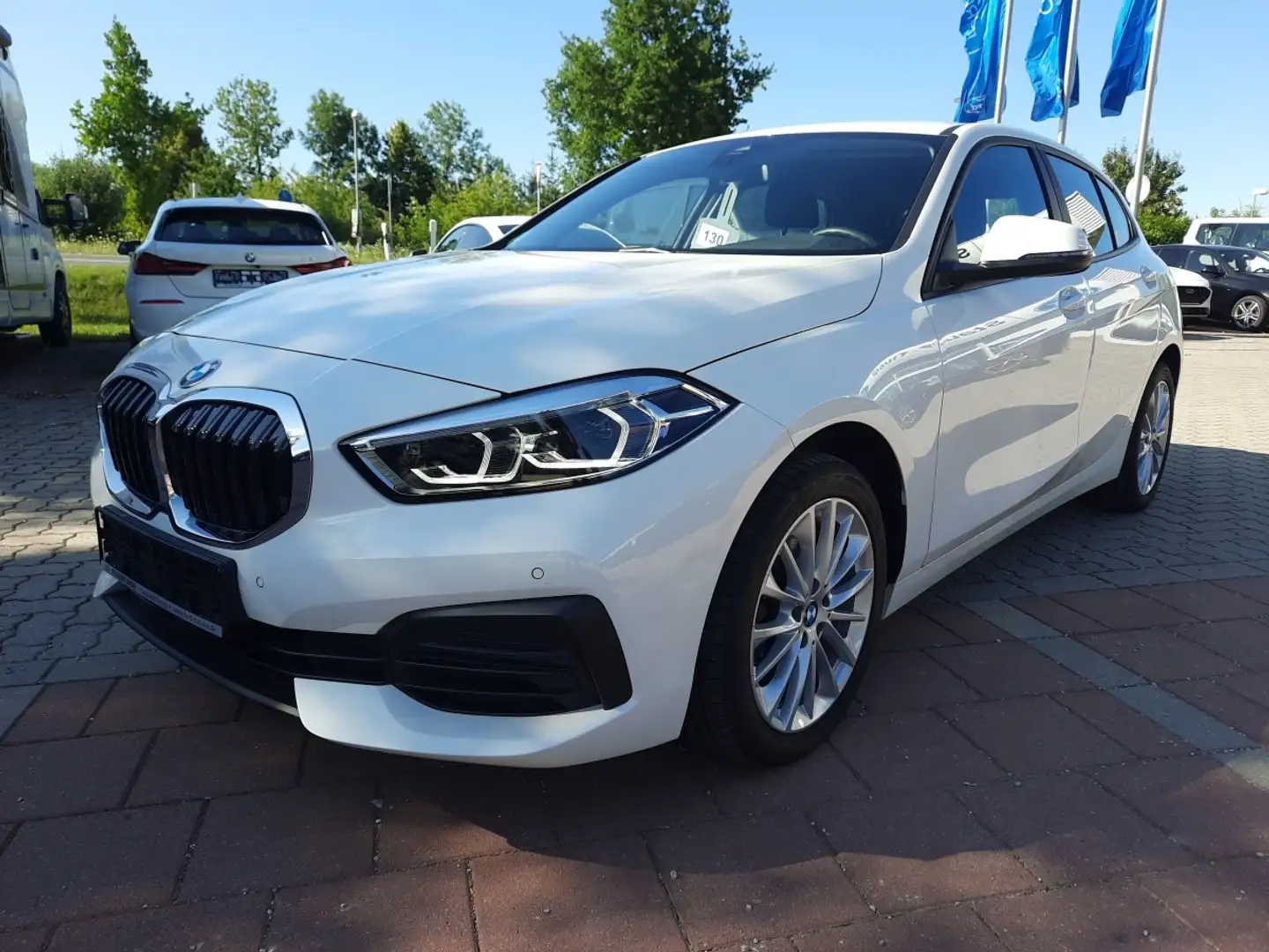 BMW 118 i Advantage LED PDC DAB Navi SHZ Live Cockp. Biały - 2