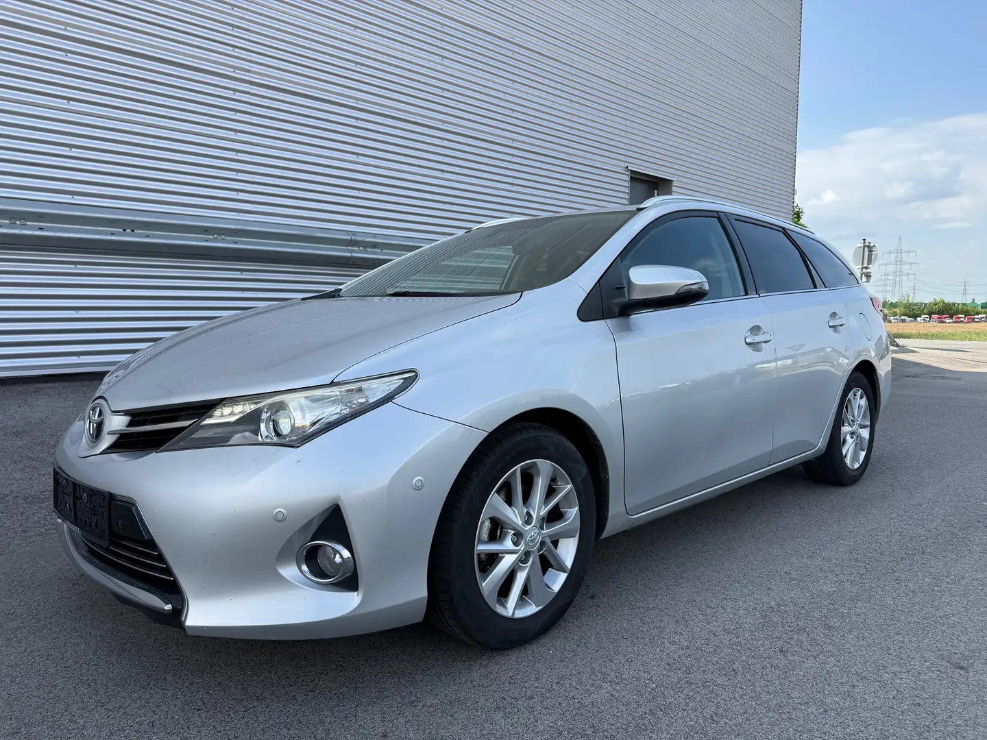 Toyota Auris TS 1,33 dVVT-i Lounge ID:102 Silber - 2