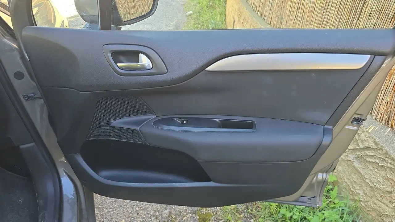 Citroen C4 Berline — photo 23