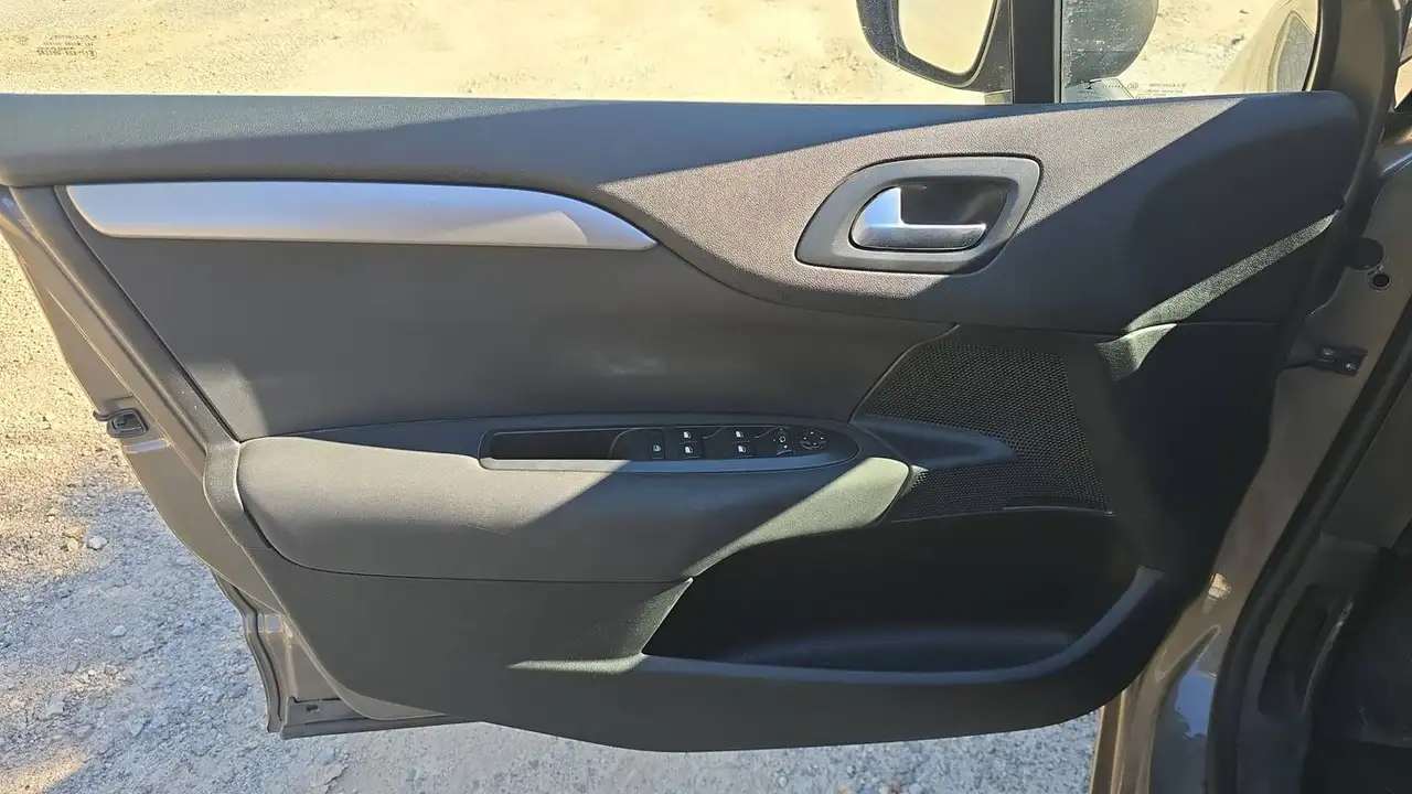 Citroen C4 Berline — photo 7