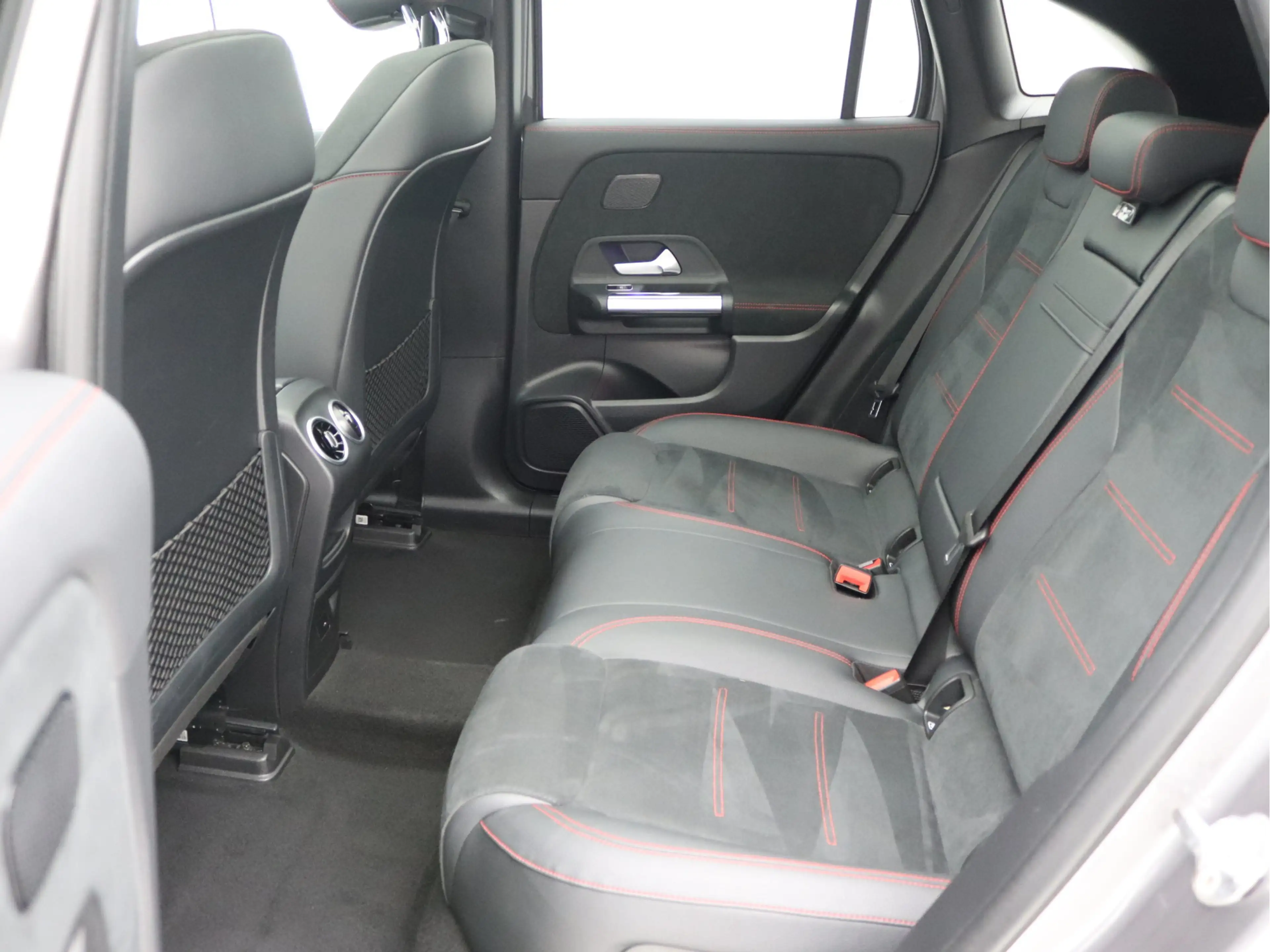 Mercedes-Benz EQA 250 AMG 67 kWh Pano, Memory, Distronic, Trekhaak — photo 11