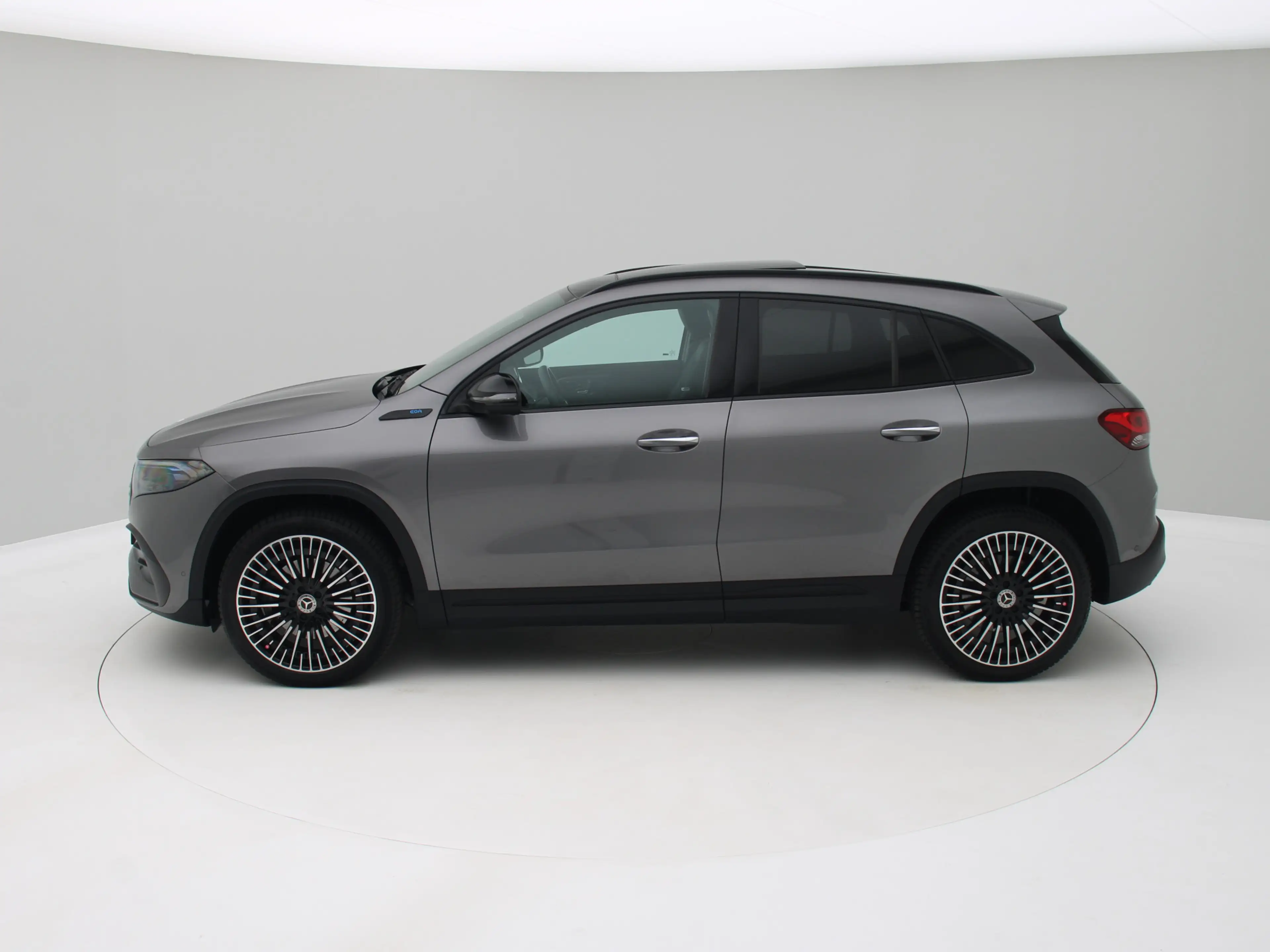 Mercedes-Benz EQA 250 AMG 67 kWh Pano, Memory, Distronic, Trekhaak — photo 2