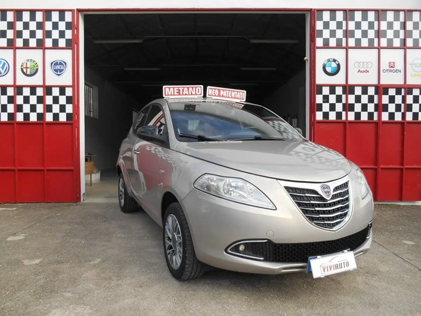 Lancia Ypsilon 0.9 t.air Gold ecochic metano CON SOLI KM 113000 Oro - 1