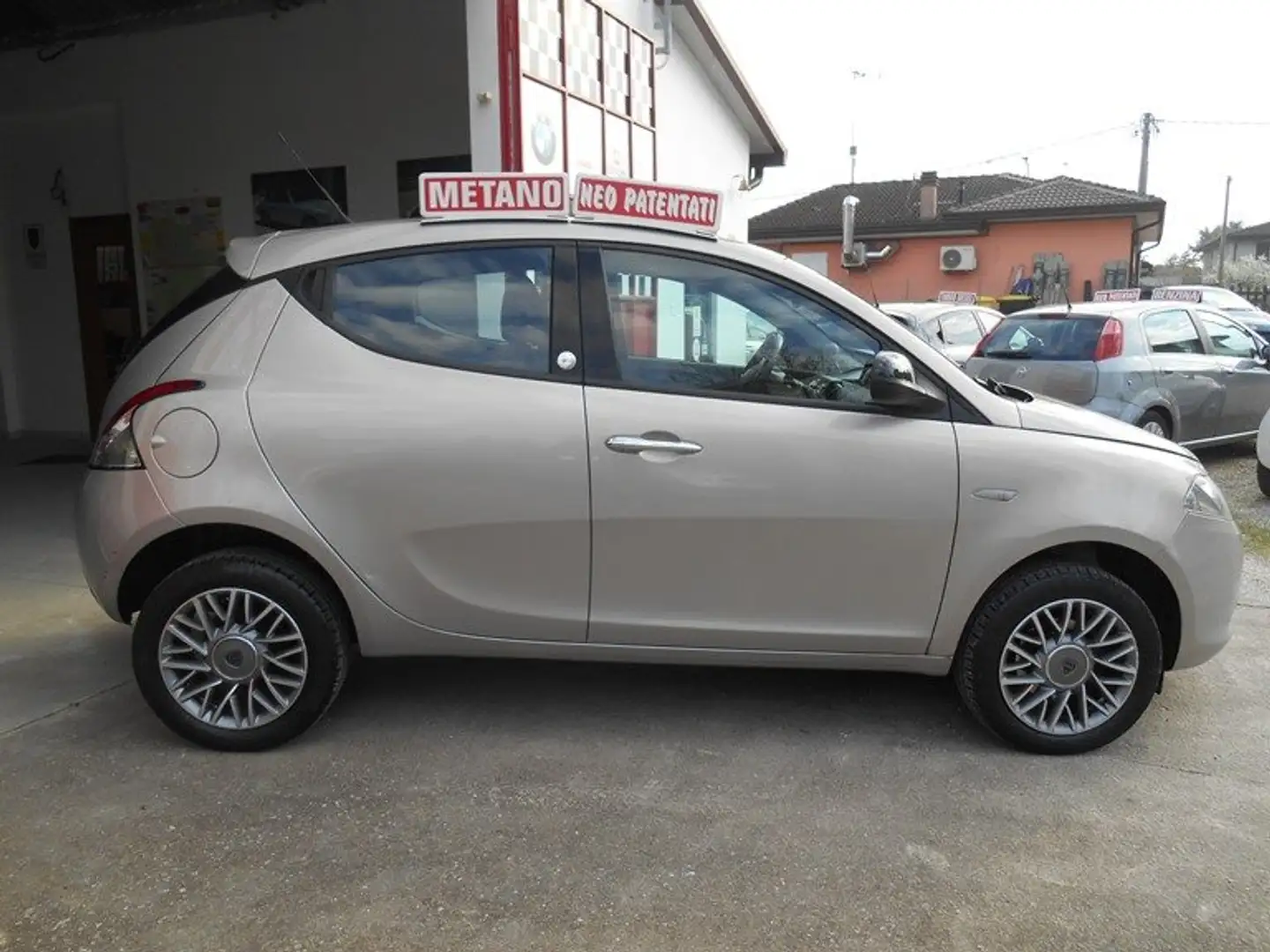 Lancia Ypsilon 0.9 t.air Gold ecochic metano CON SOLI KM 113000 Oro - 2