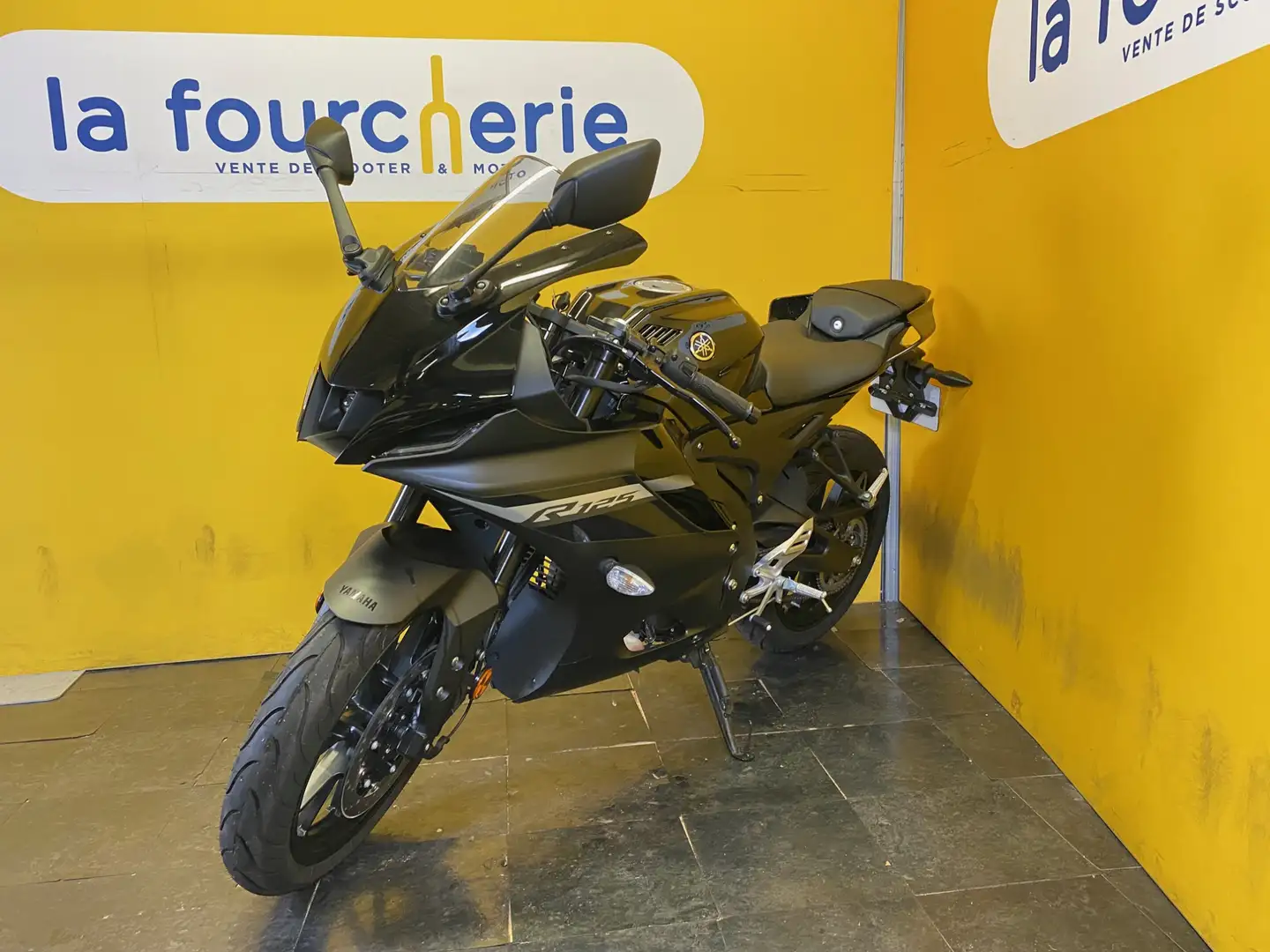 Yamaha YZF-R125 - 1