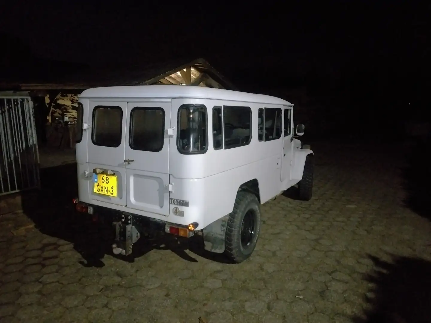 Toyota Land Cruiser BJ45 TROOPER Wit - 1