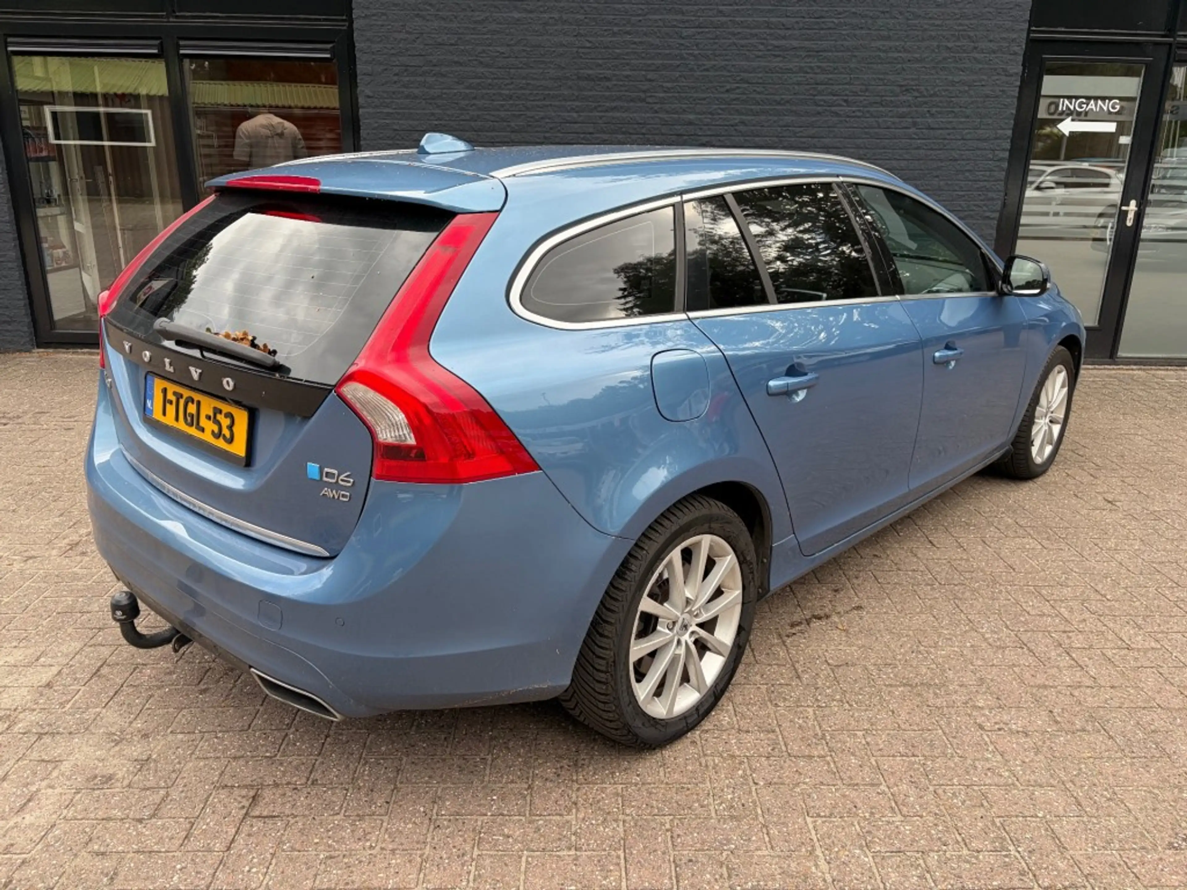Volvo V60 2.4 D6 AWD PL.I SUM. — photo 5