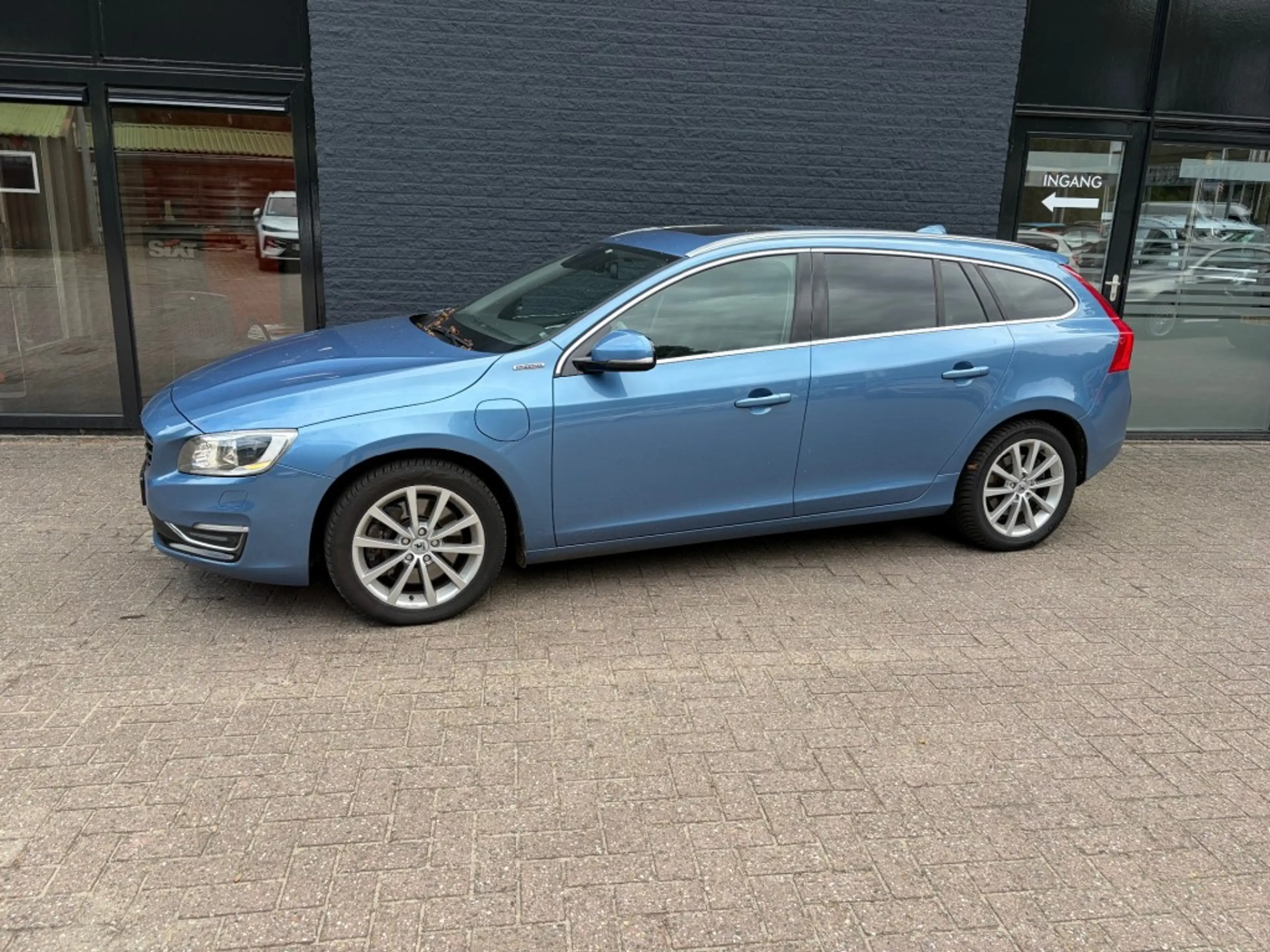 Volvo V60 2.4 D6 AWD PL.I SUM.