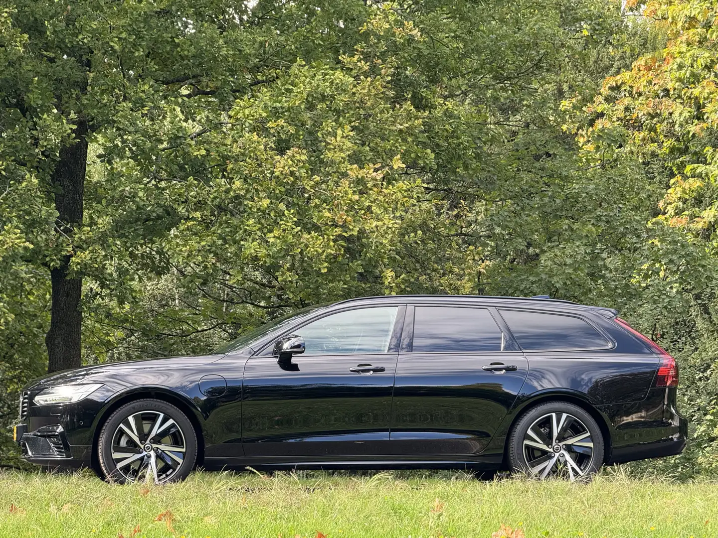 Volvo V90 2.0 T6 AWD Inscription Exclusive BTW HUD 360 Schwarz - 2