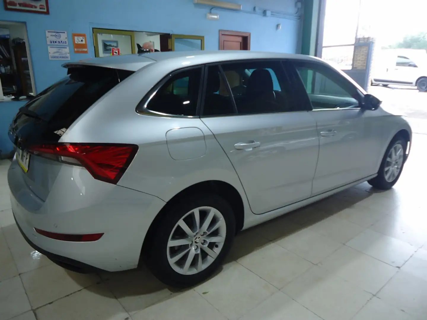 Skoda Scala 1.0 TSI Emotion 70kW Gris - 2