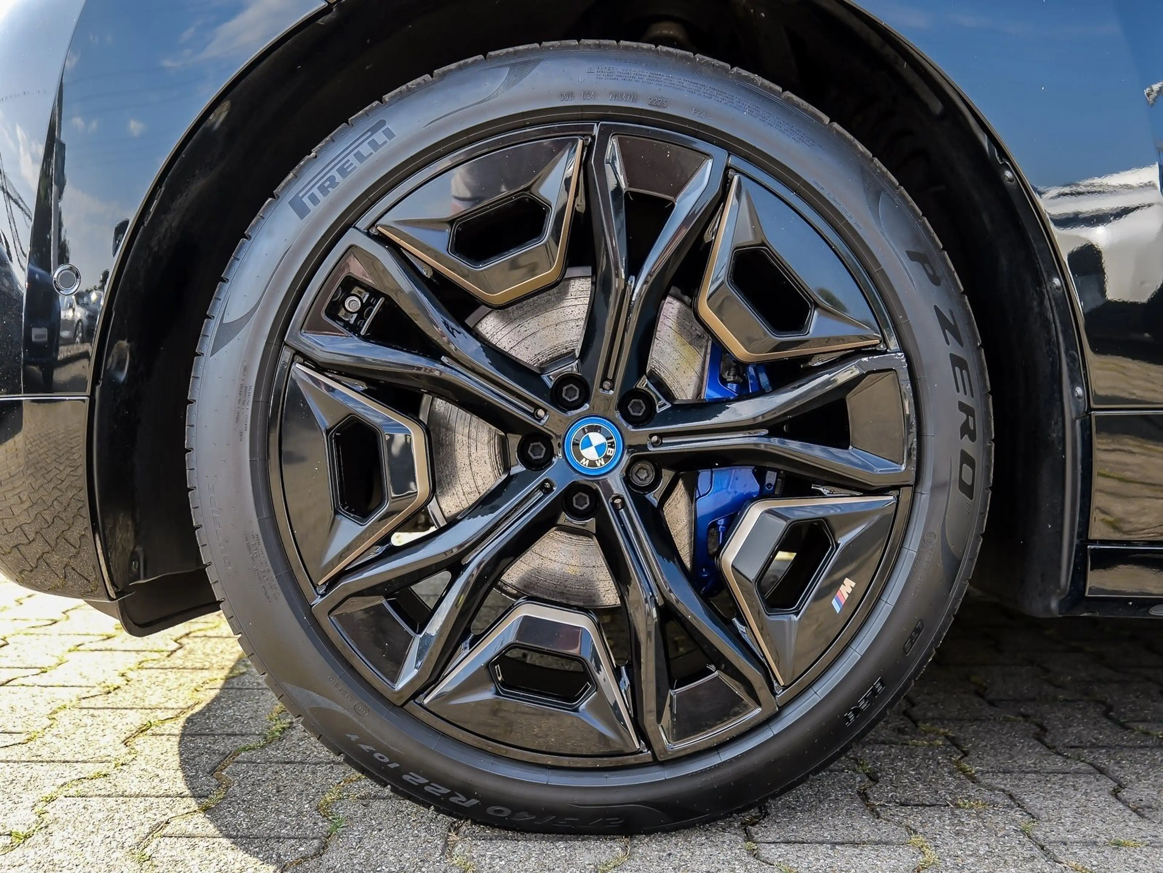 BMW iX xDrive40 M Sport HUD+Skylounge+Laser+ACC+H/K+AHK+M — photo 4