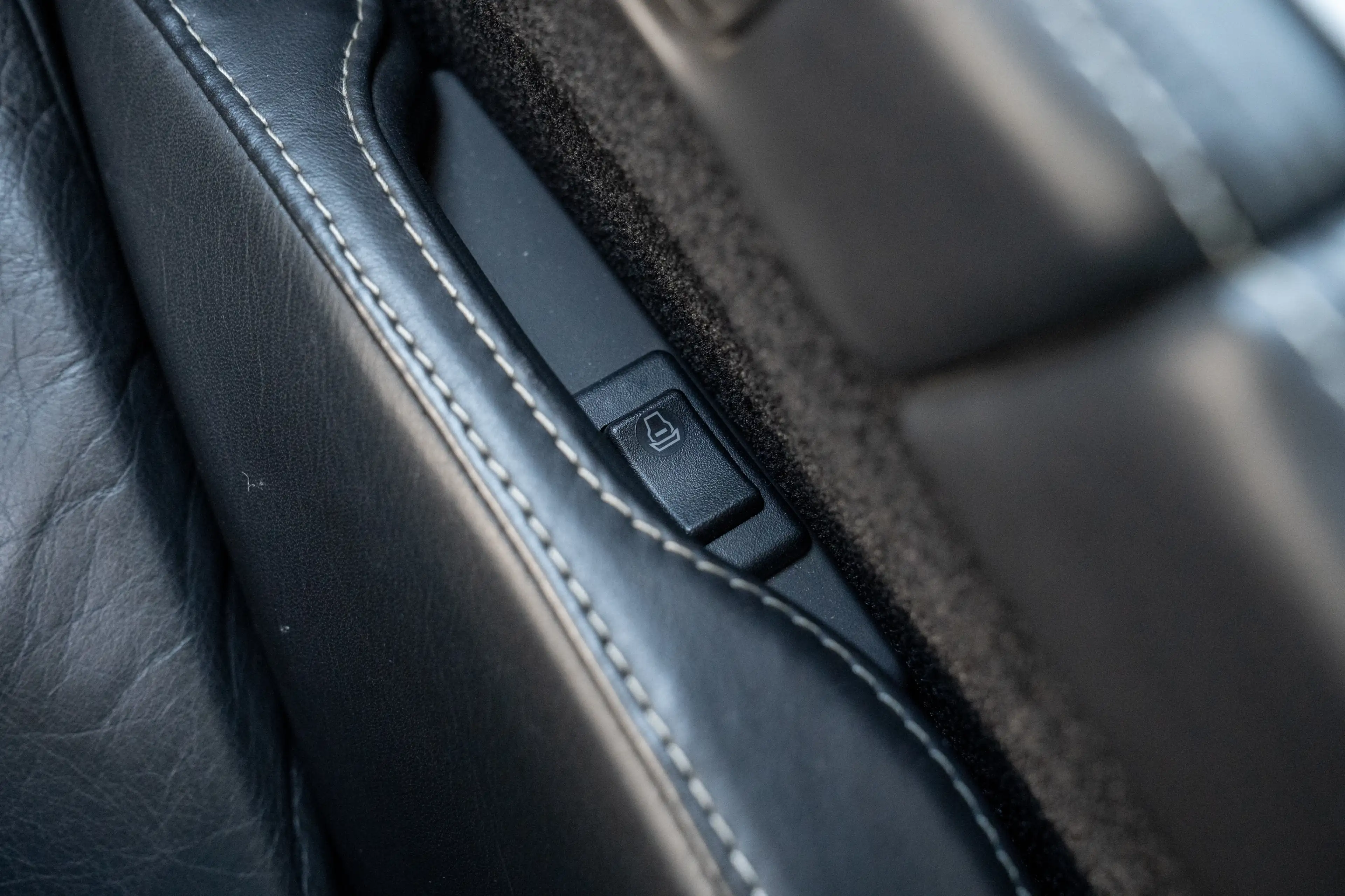 Aston Martin DB9 Volante 5.9i V12 BELGIAN CAR/FULL HISTORY — photo 15
