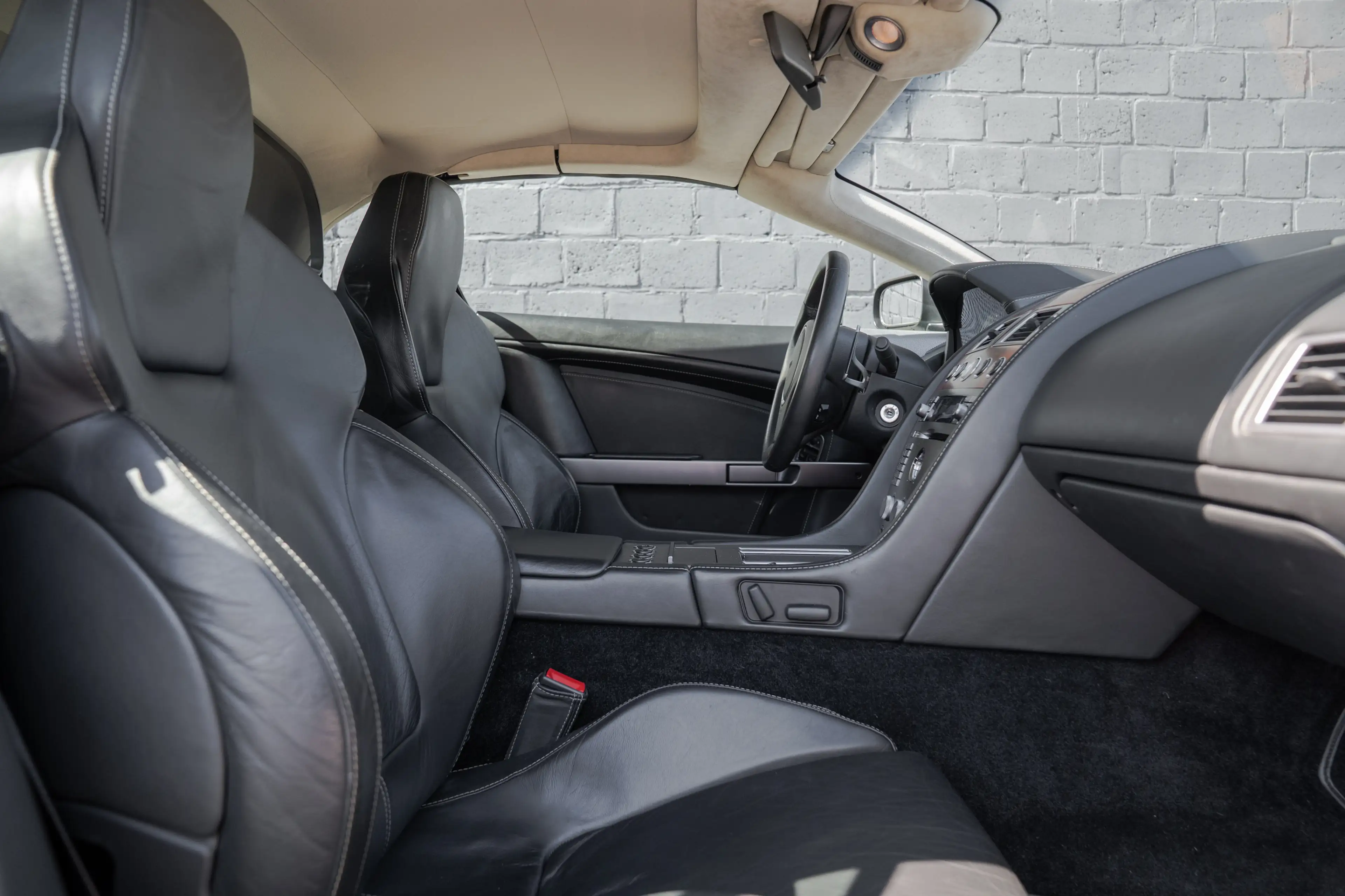 Aston Martin DB9 Volante 5.9i V12 BELGIAN CAR/FULL HISTORY — photo 8
