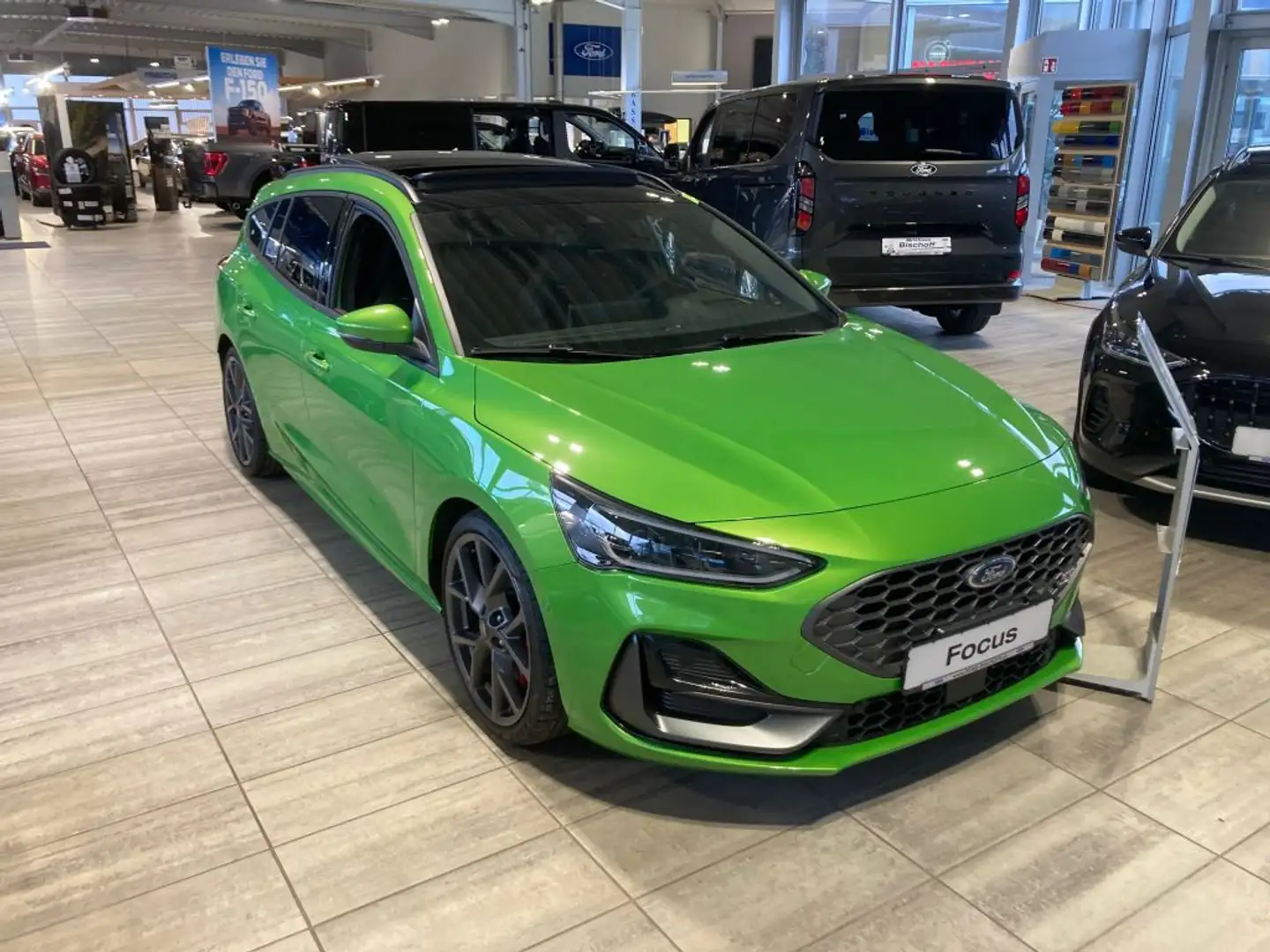 Ford Focus Turnier 2.3 EcoBoost S&S Aut. ST X (DEH) Grün - 1