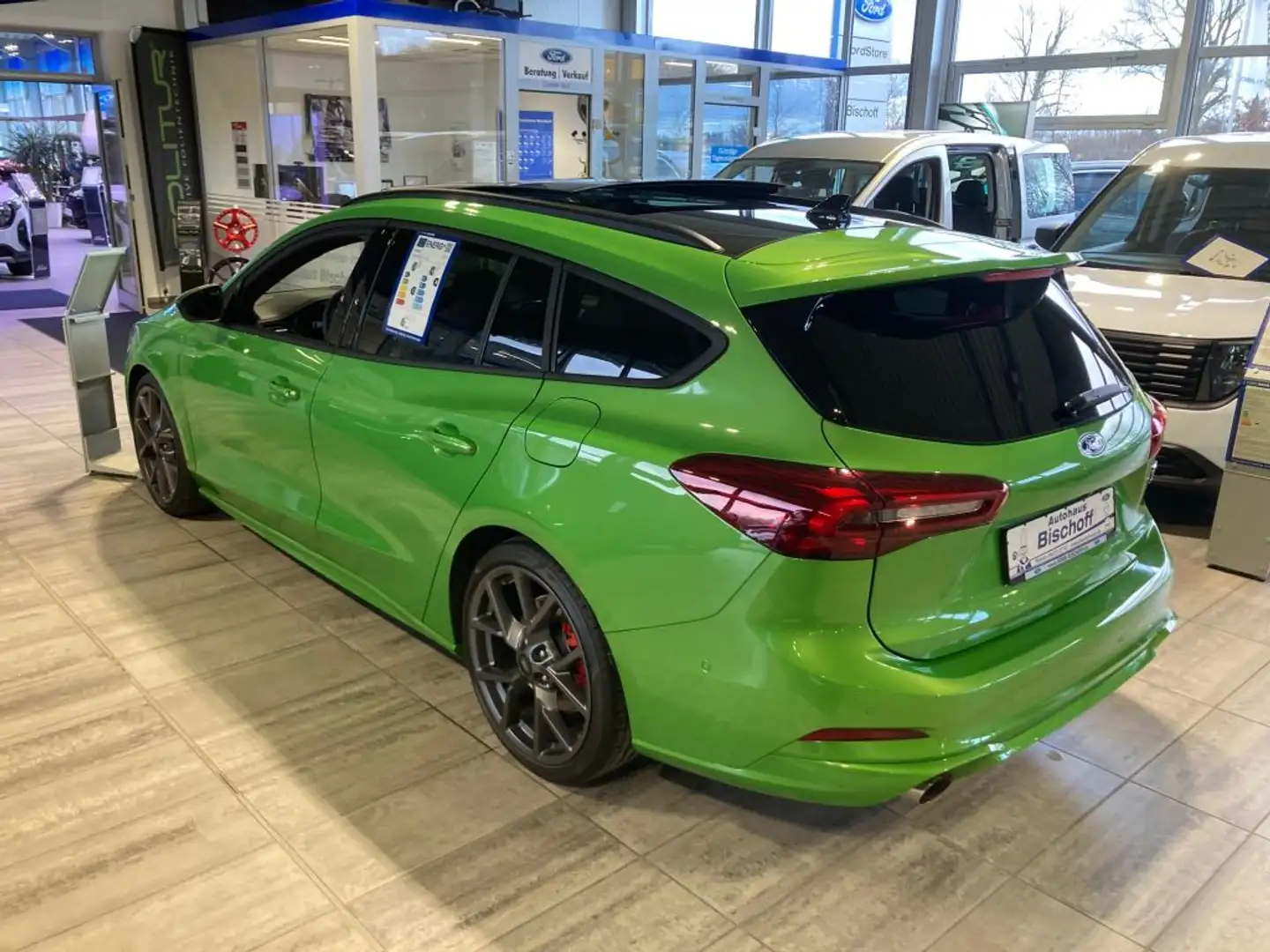 Ford Focus Turnier 2.3 EcoBoost S&S Aut. ST X (DEH) Grün - 2