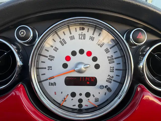 Mini Convertible view 14