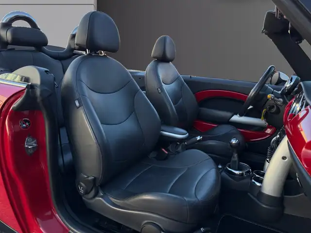 Mini Convertible view 8