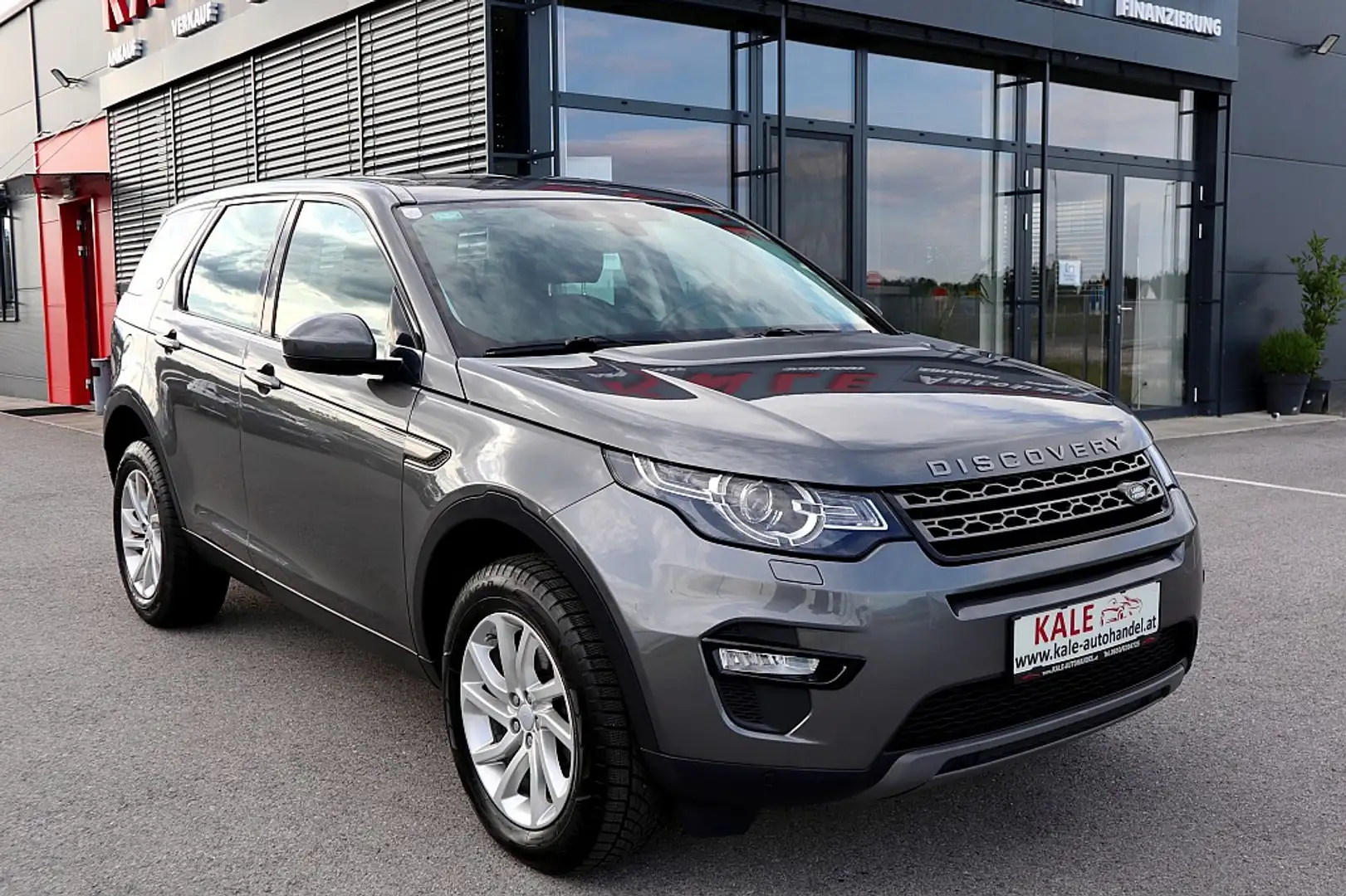Land Rover Discovery Sport 2,0 TD4 150 4WD SE Aut. Grau - 2
