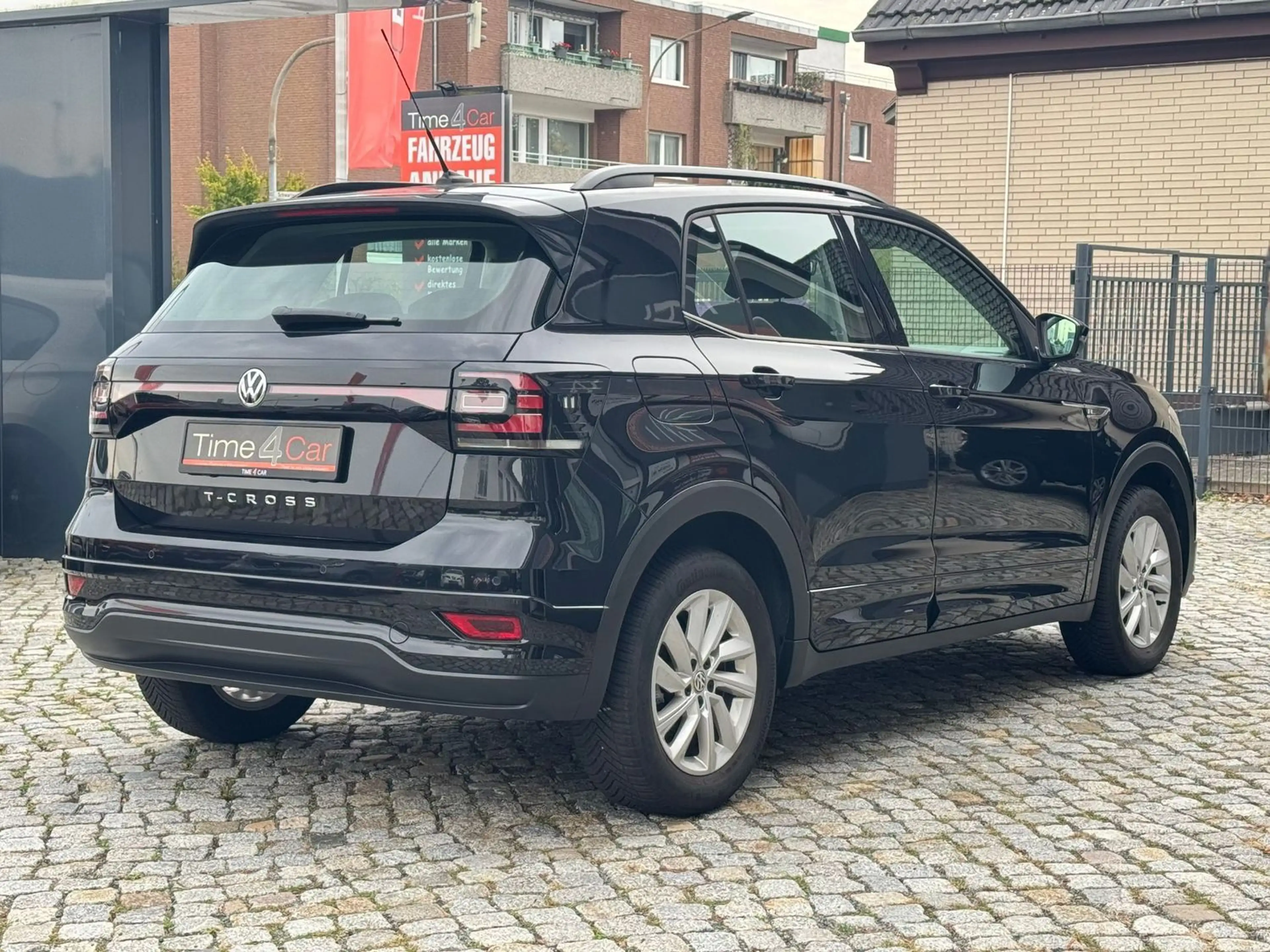 Volkswagen T-Cross Life R-Line CarPlay Navi Tempo Autom. — photo 11