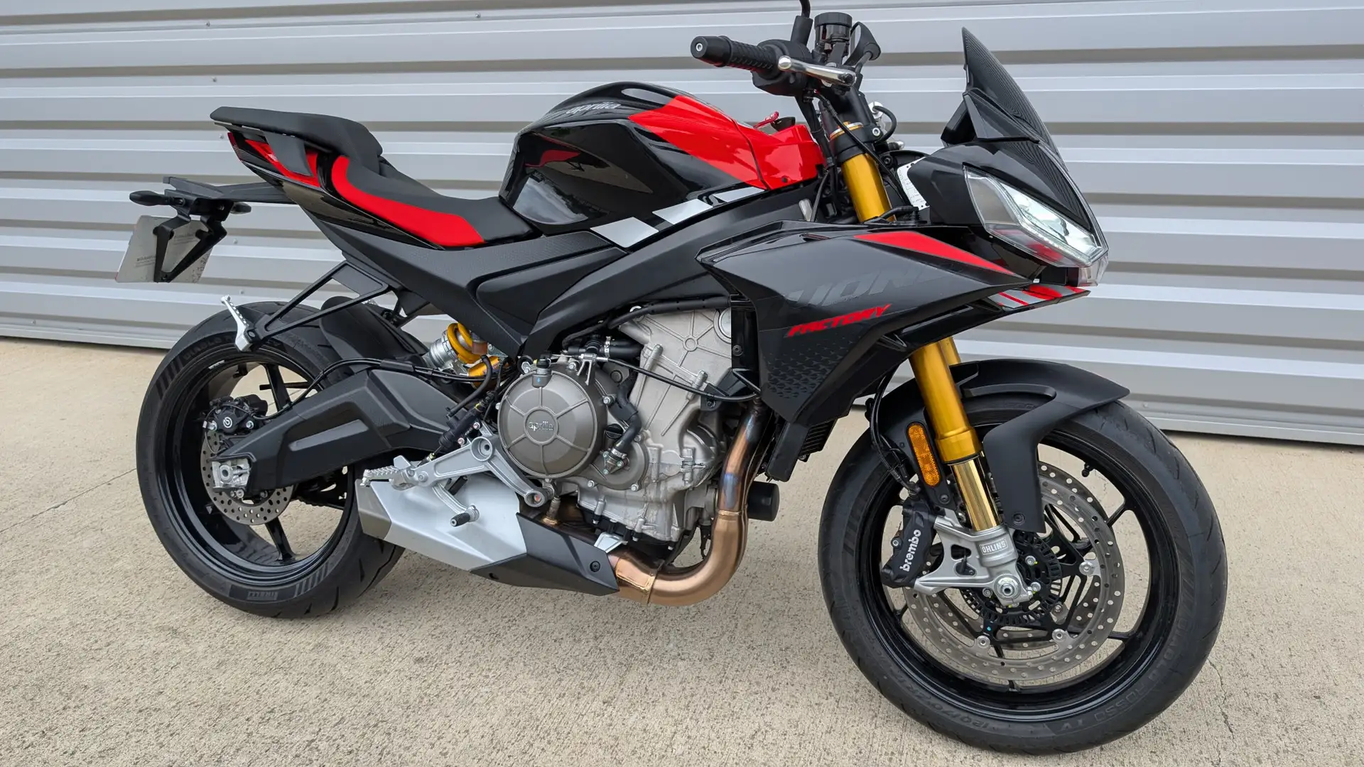 Aprilia Tuono Noir - 1