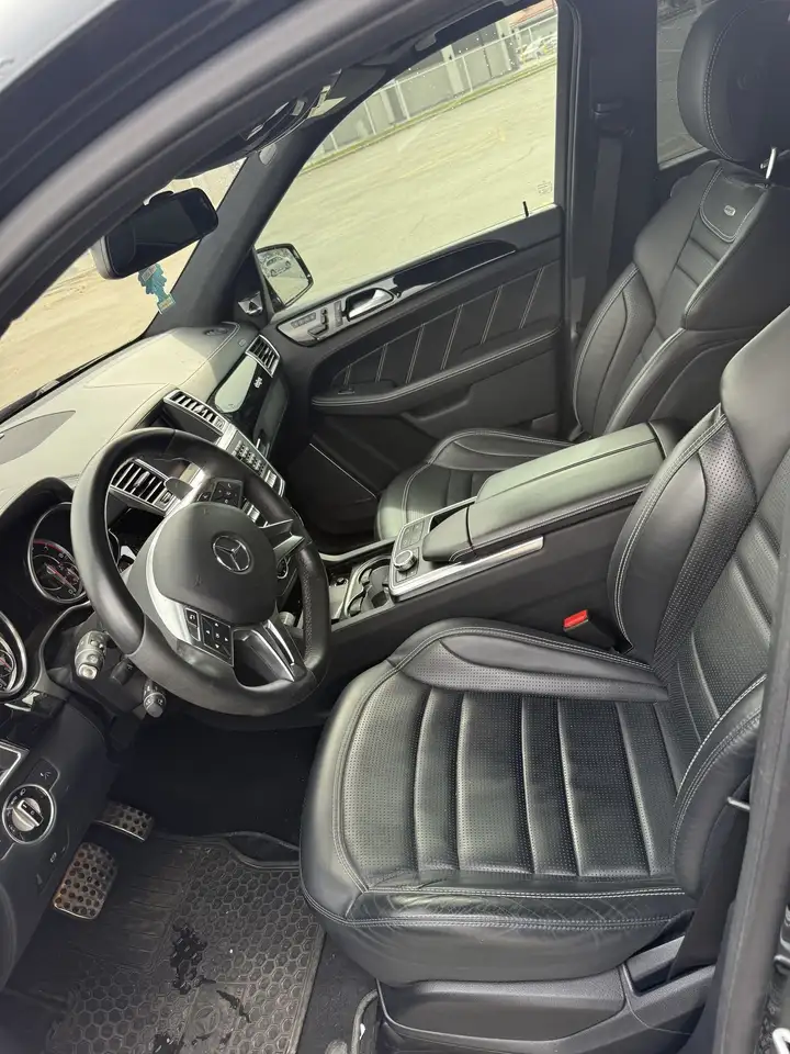 Mercedes-Benz M-Class снимка Mercedes-Benz M-Class