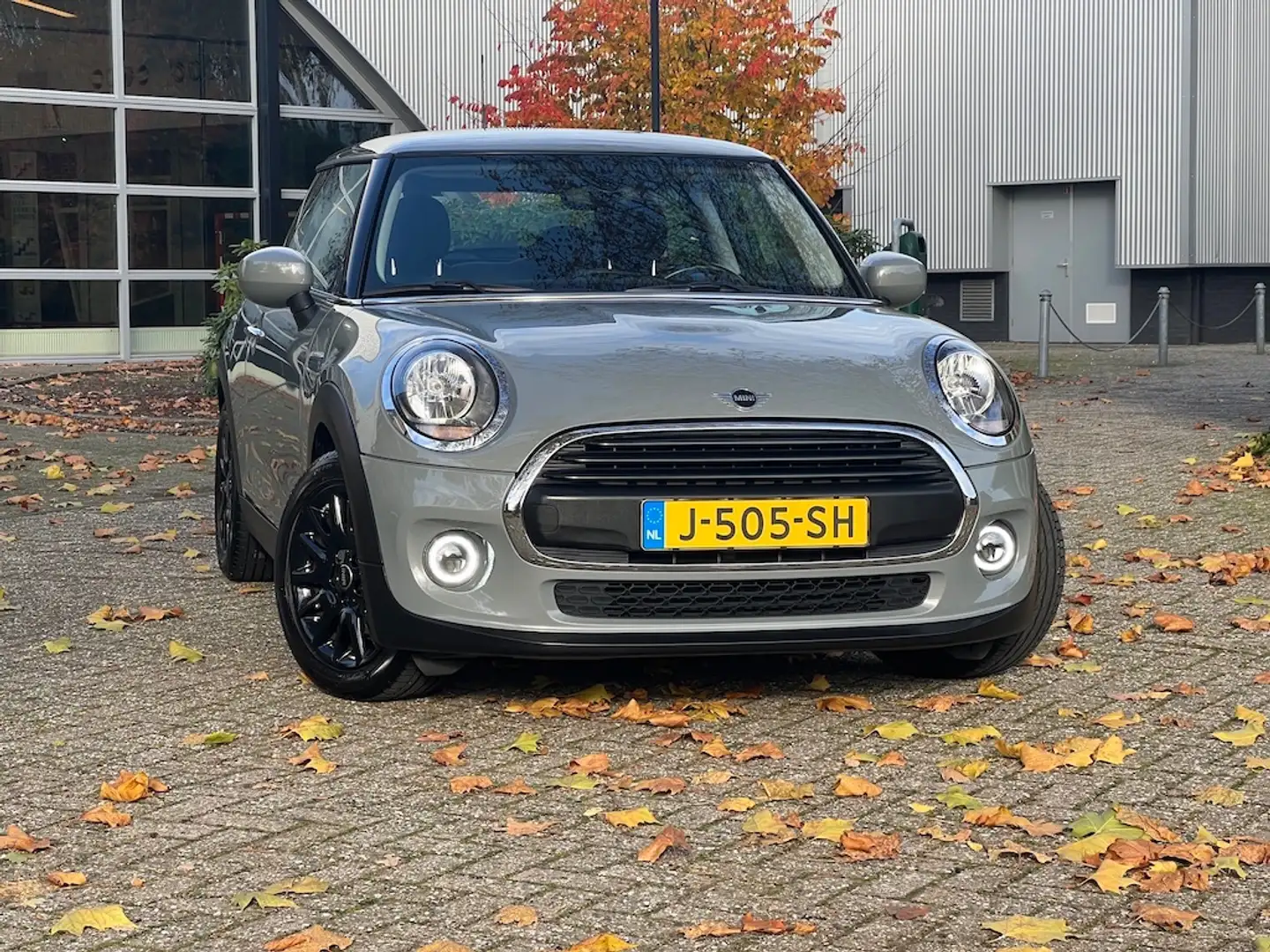 MINI Cooper 1.5 Apple CarPlay Dab tuner Alarm Digitaal Display Grijs - 2