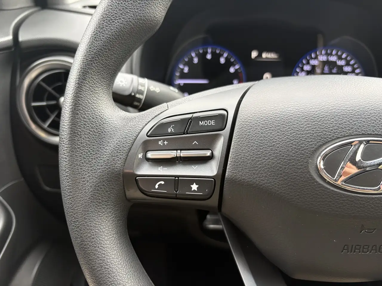 Hyundai KONA снимка Hyundai KONA