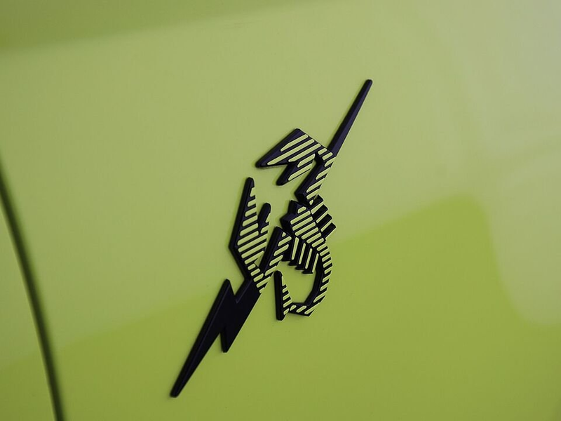 Abarth 500e Cabrio Turismo Aut LED LEDER NAVI TEMP R-CAM — photo 13