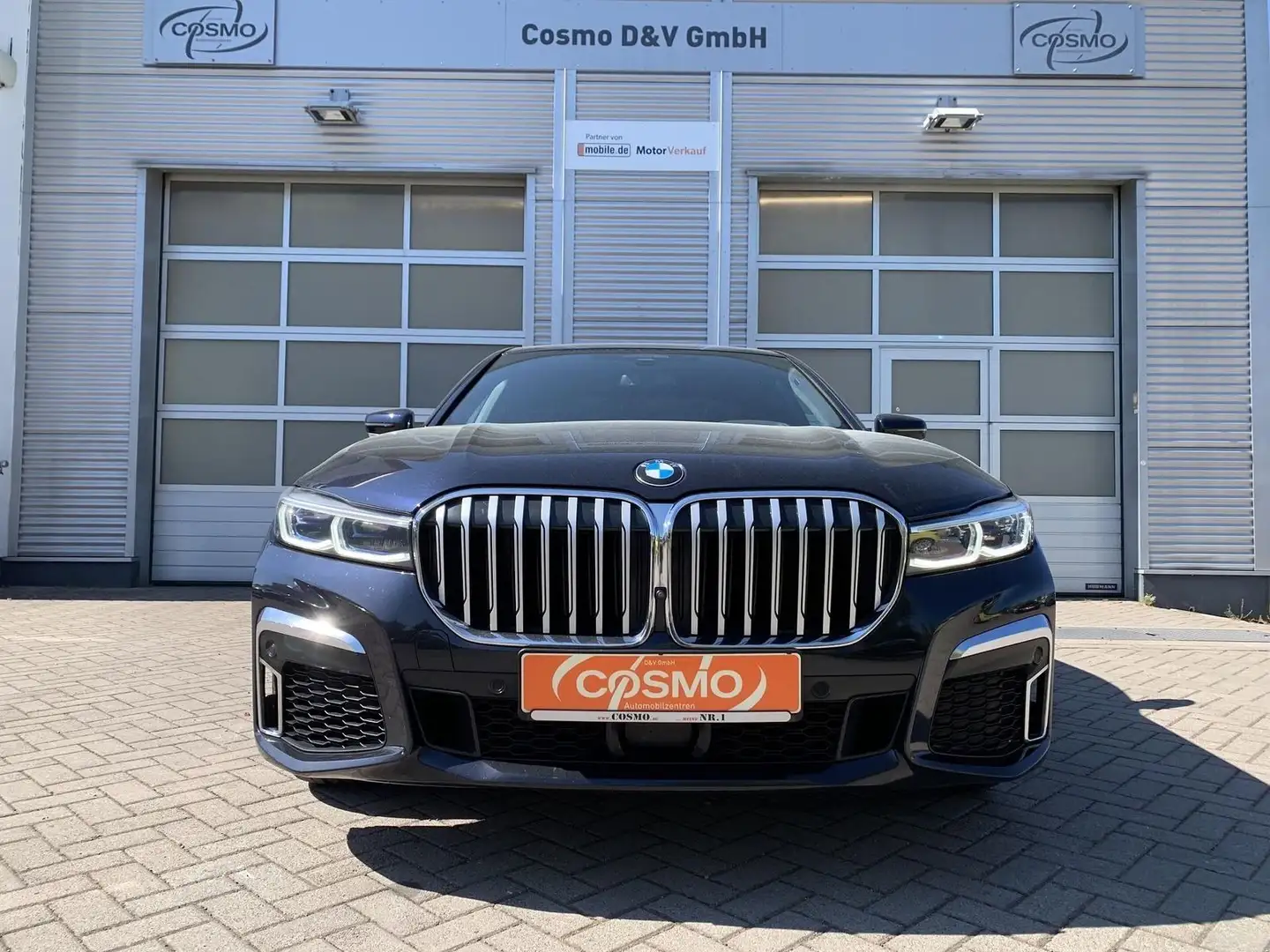 BMW 750 i xDrive M-Sport Pano+Sitzbelüft+Laser+HUD crna - 2