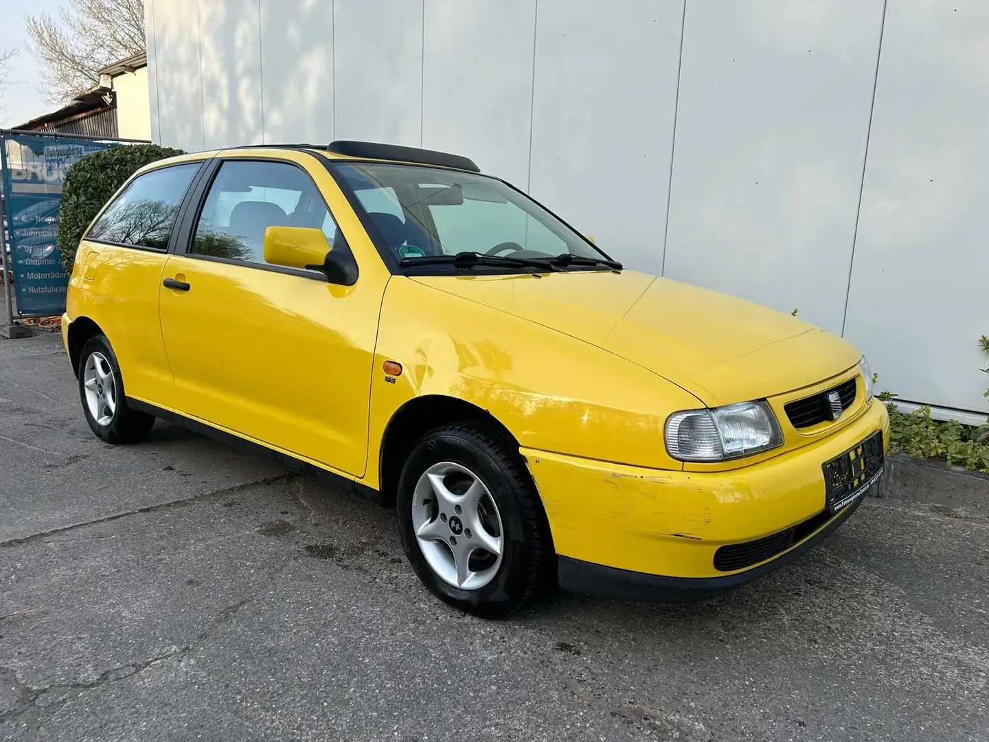SEAT Ibiza 1. Hd Sondermodell Sun mit großem Faltdach Jaune - 1
