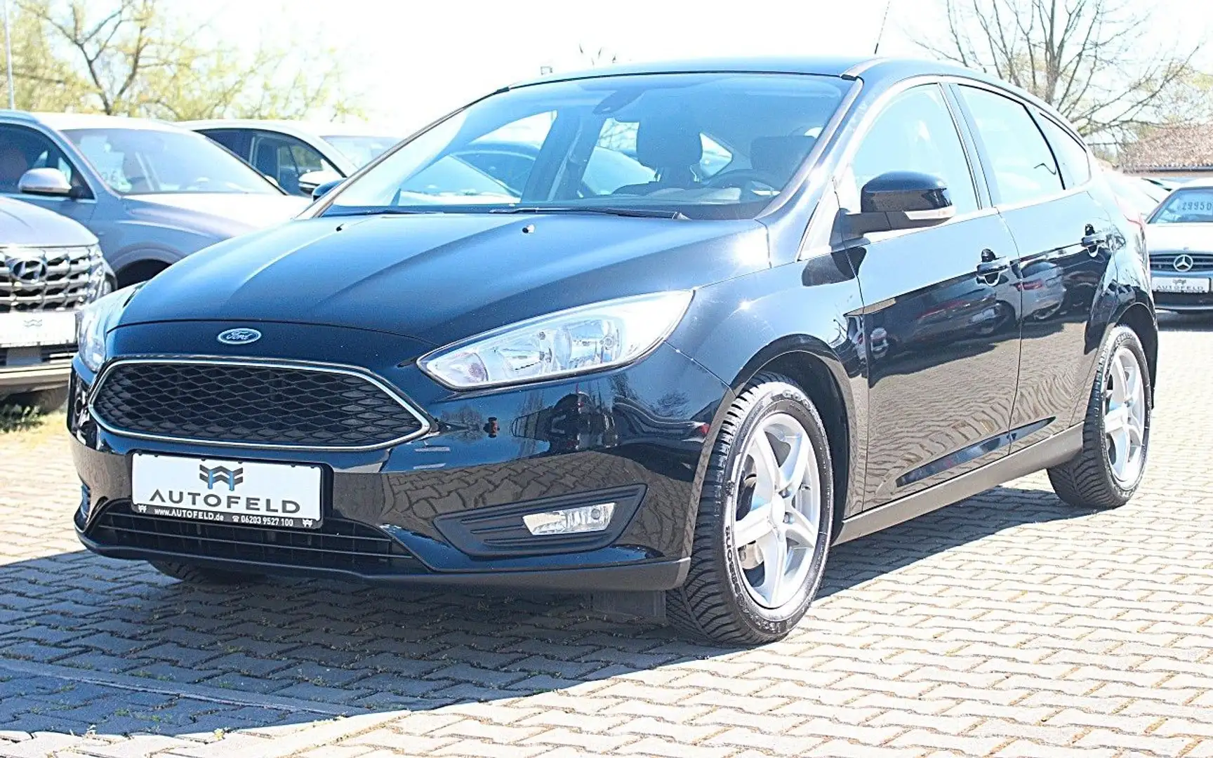 Ford Focus 1,0/VOLL SHEFT/NAVI/SHZ/PDC/TEMP/BT/ Noir - 1