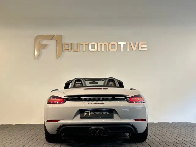 Porsche 718 view 10
