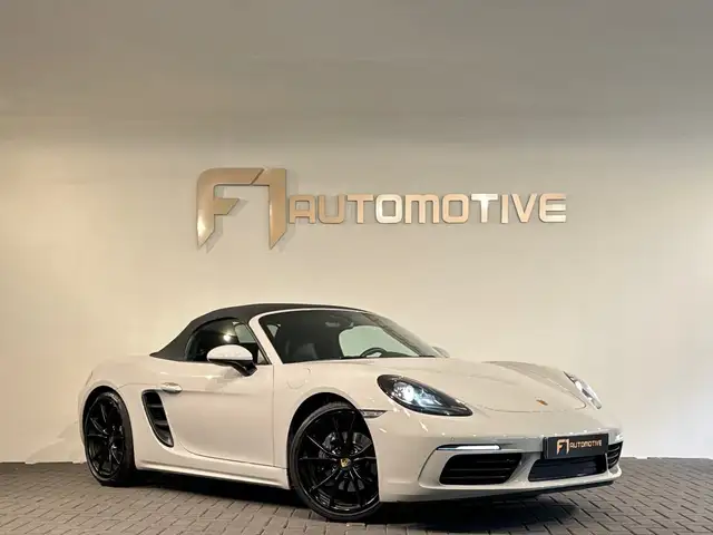 Porsche 718 view 6