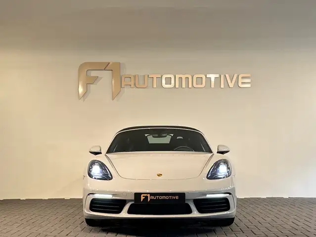 Porsche 718 view 8