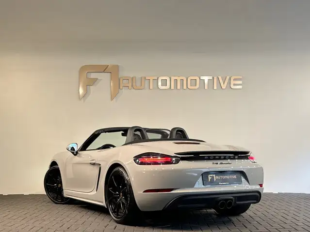 Porsche 718 view 7