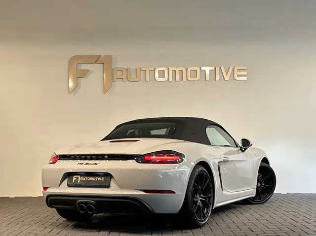 Porsche 718 view 3