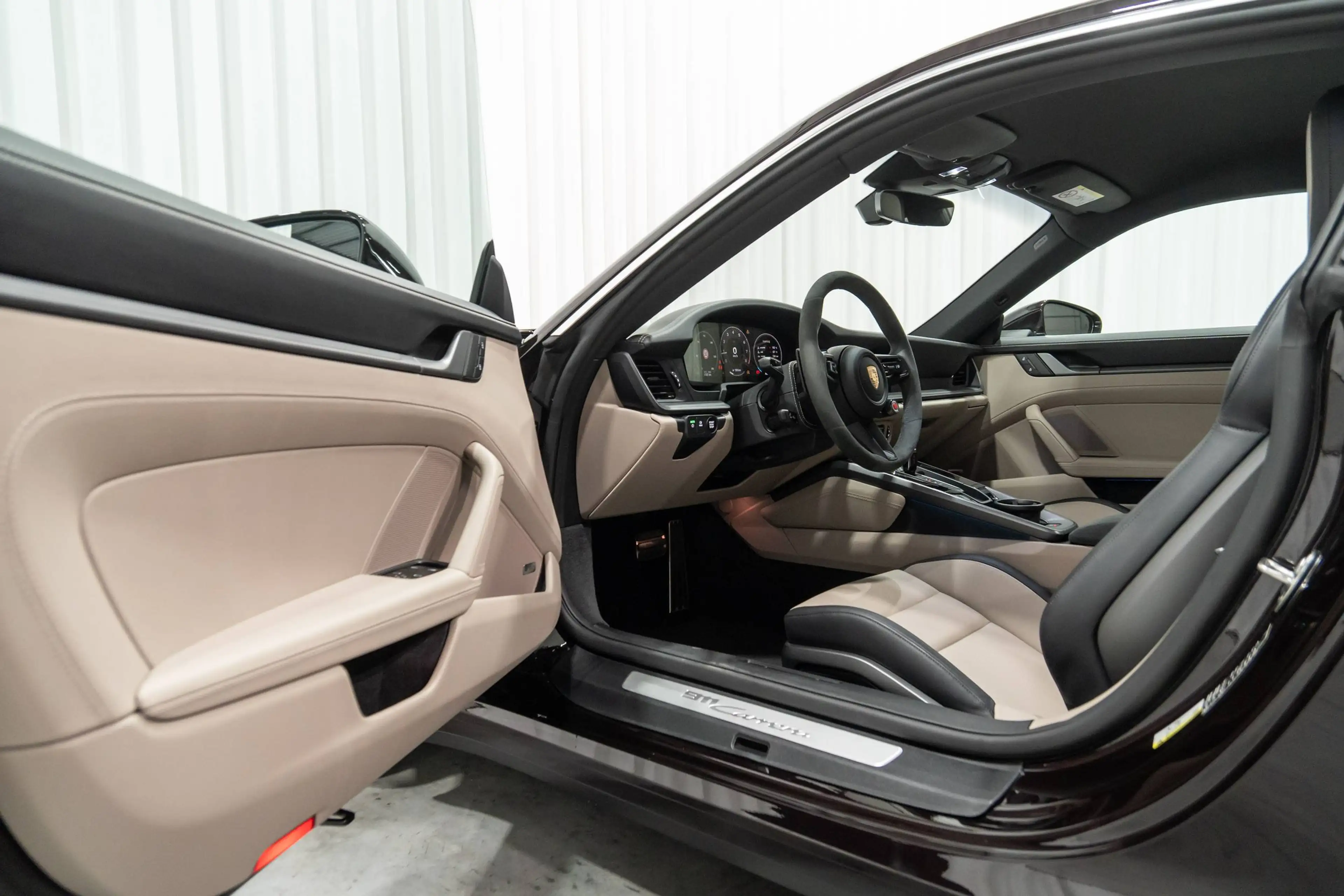 Porsche 911 992.2 Carrera 2 Coupé PTS Superior Red / Chalk Beige — photo 13
