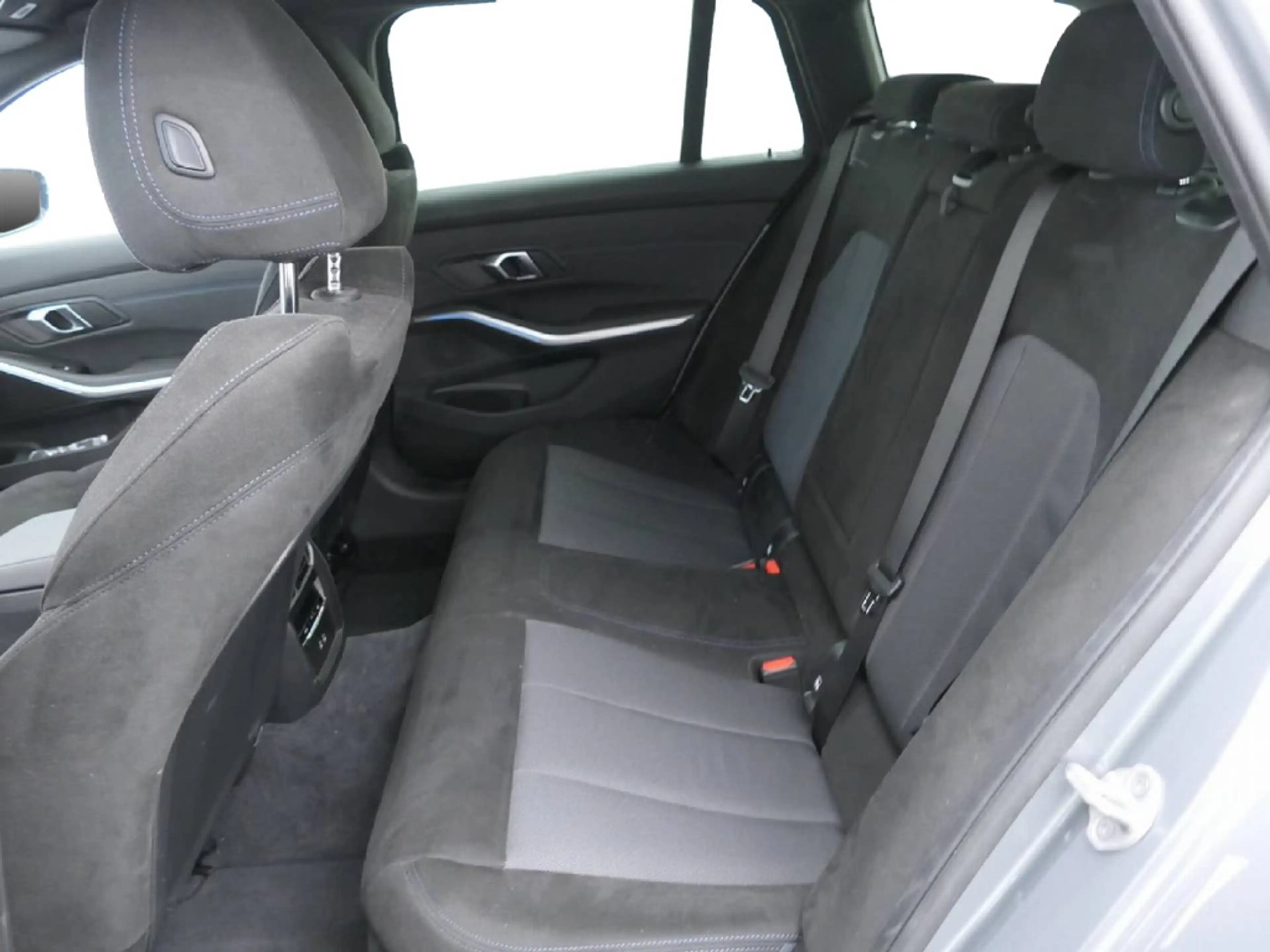 BMW 320 i Touring M-Sport 19 ZOLL+AHK+HUD+ACC+360° — photo 3