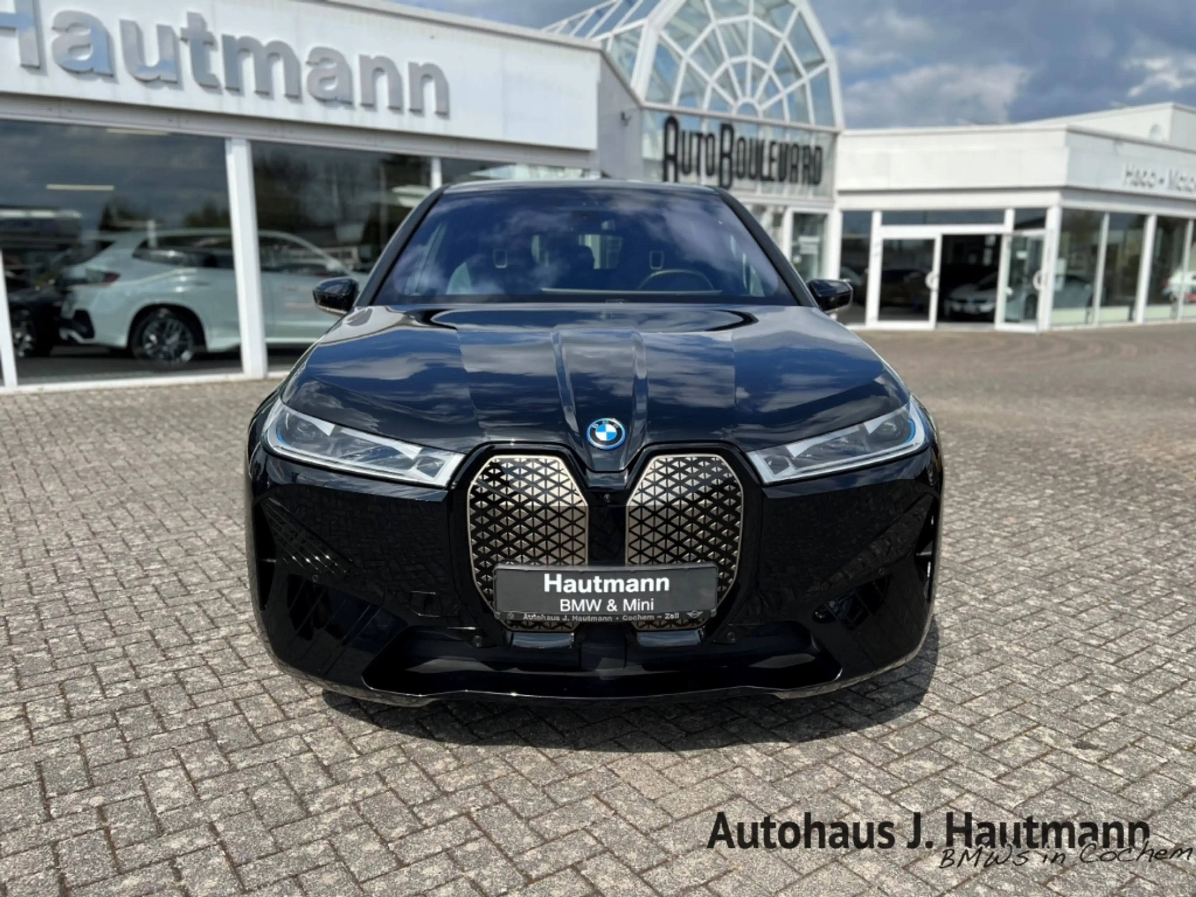 BMW iX xDrive 50 +NP:136.580€+AHK+LASER+PANO+B&W+ — photo 2
