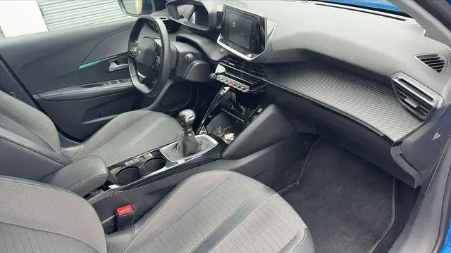 Peugeot 208 view 10