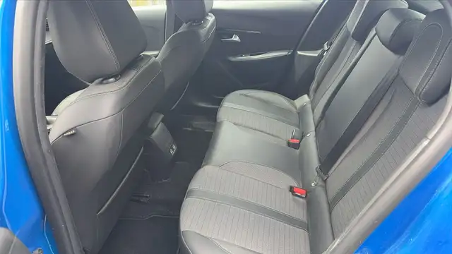 Peugeot 208 view 9