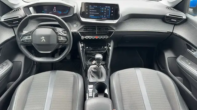 Peugeot 208 view 11