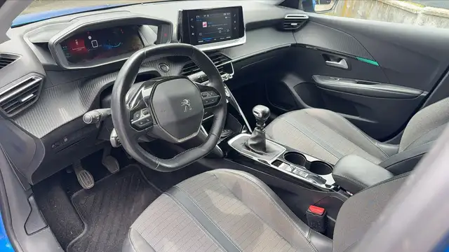 Peugeot 208 view 8